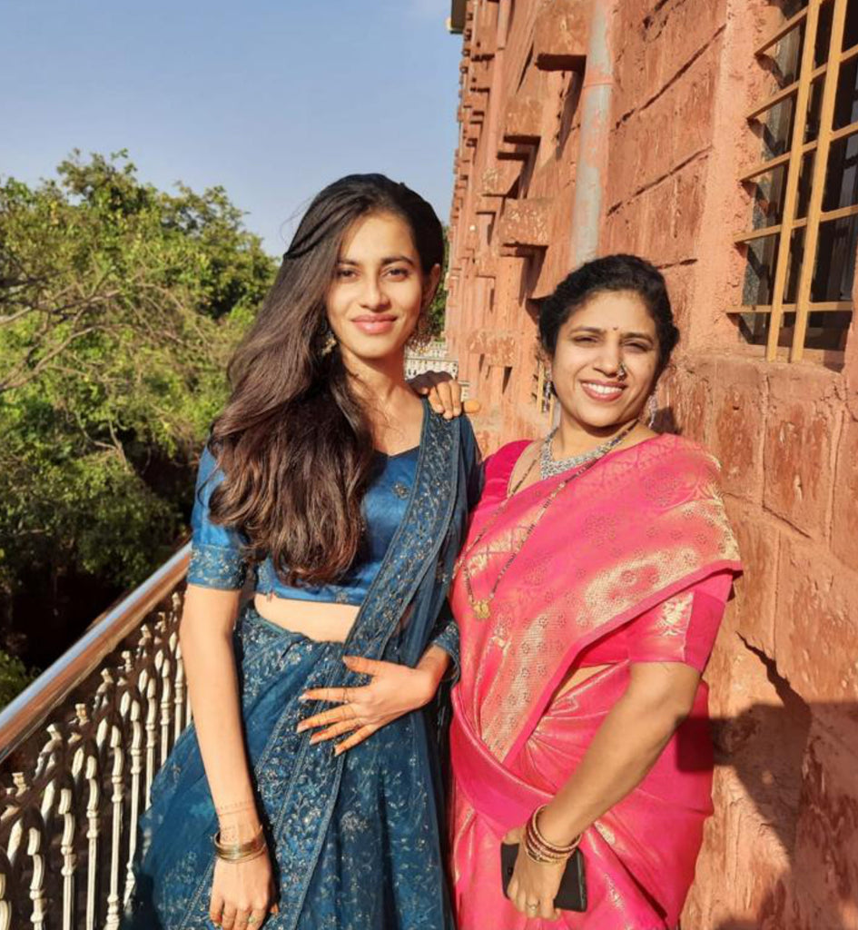 I absolutely love this pink Kanjivaram silk saree.The fabric is very luxurious and drapes nicely.