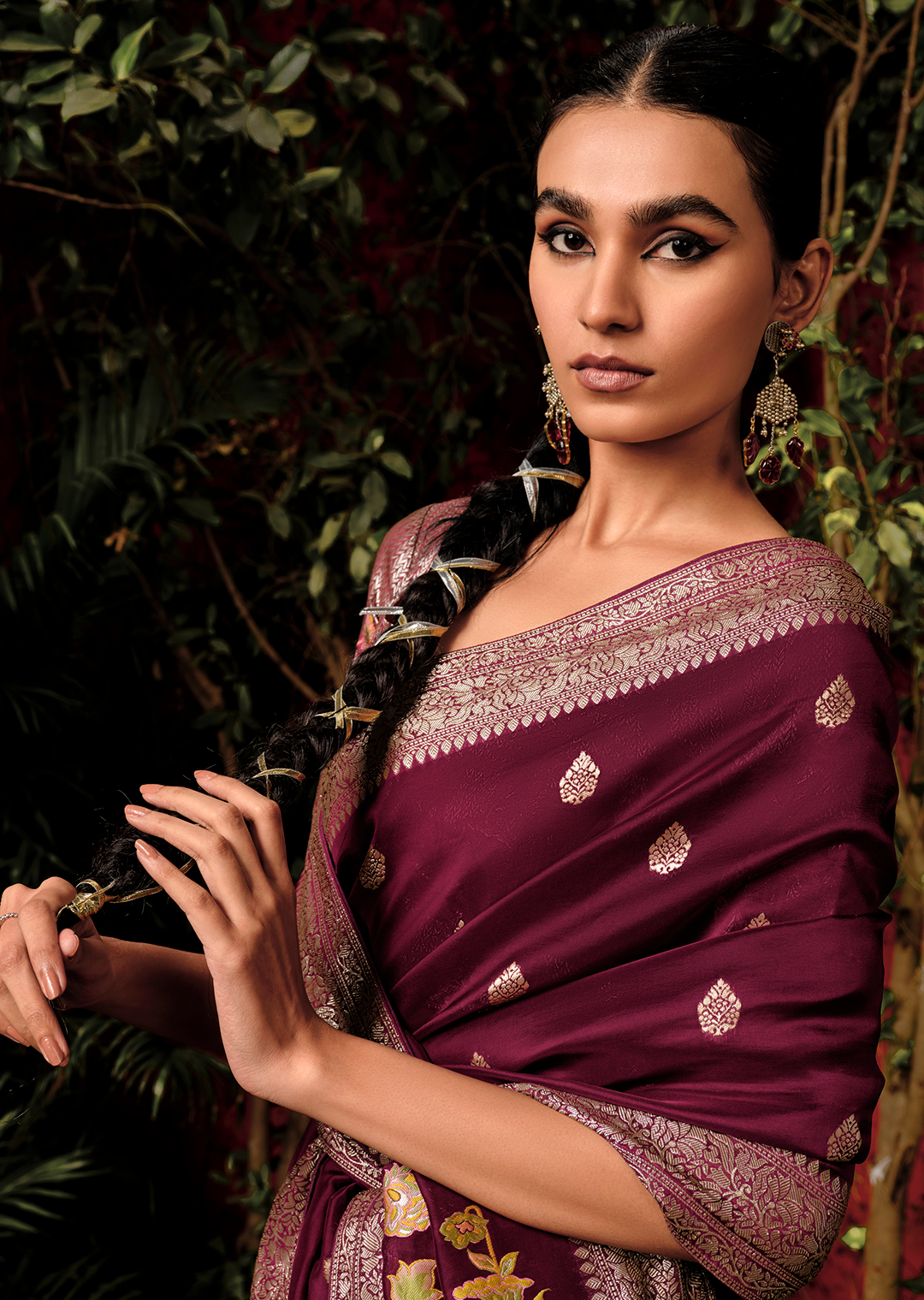 Grape Purple	Woven Pure Viscose Dola Silk Banarasi Saree