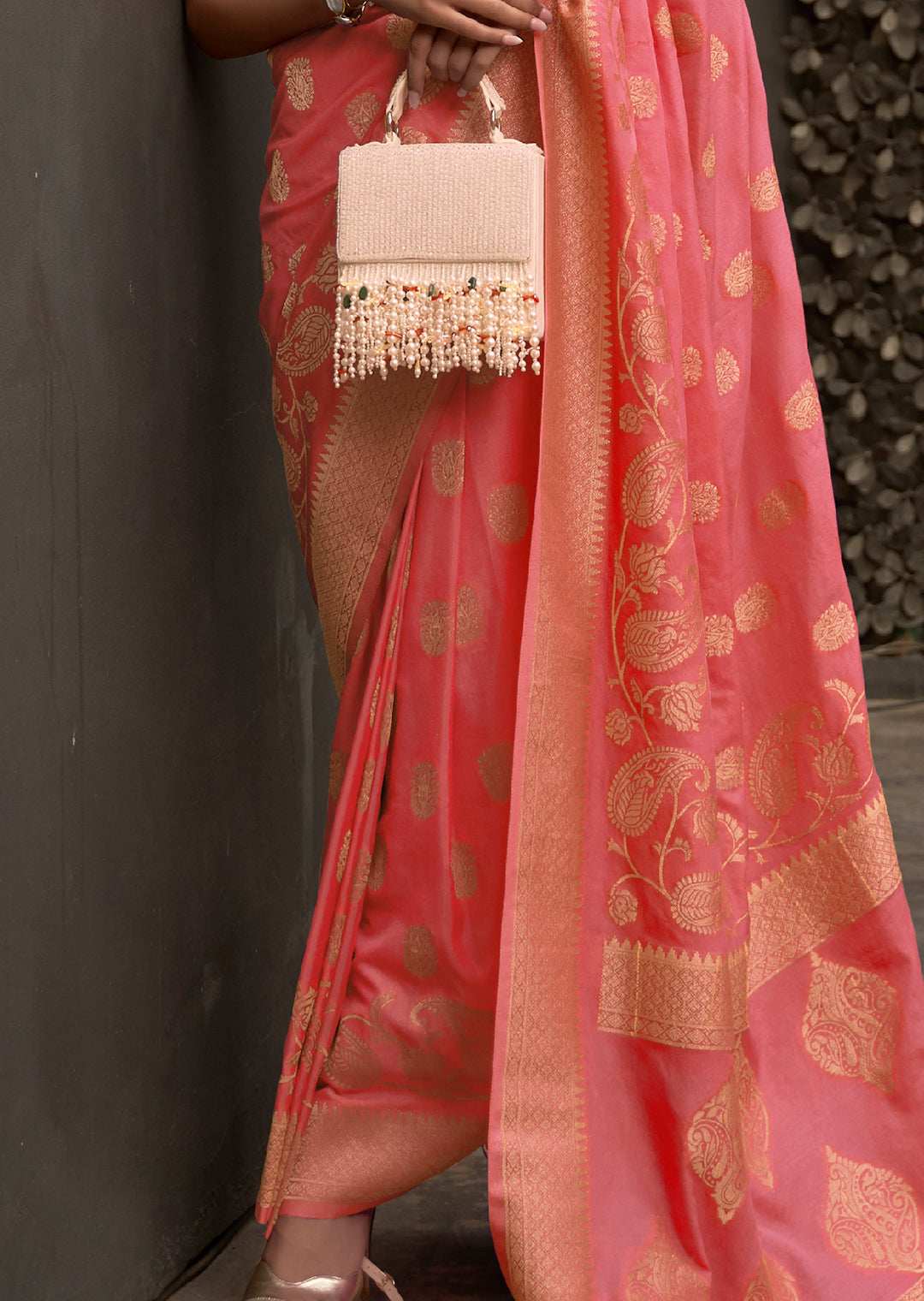 Salmon Pink Woven Two Tone Chinon Chiffon Silk Saree