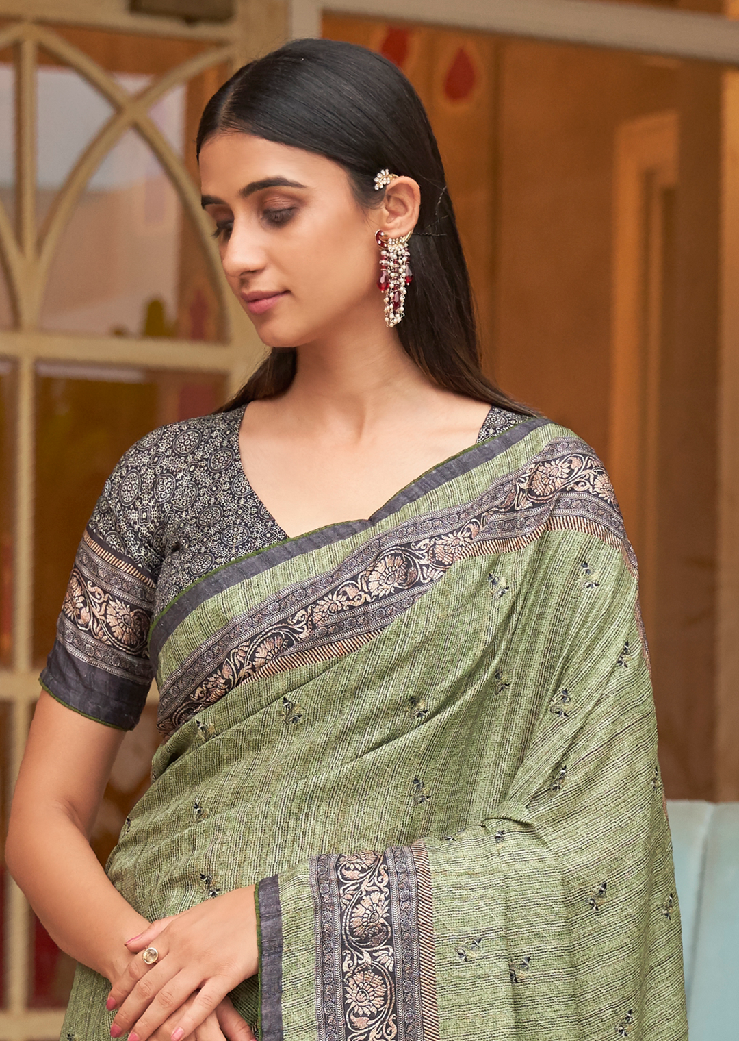 Ferm Green Woven Pure Handloom Khaddi Jute Silk Saree