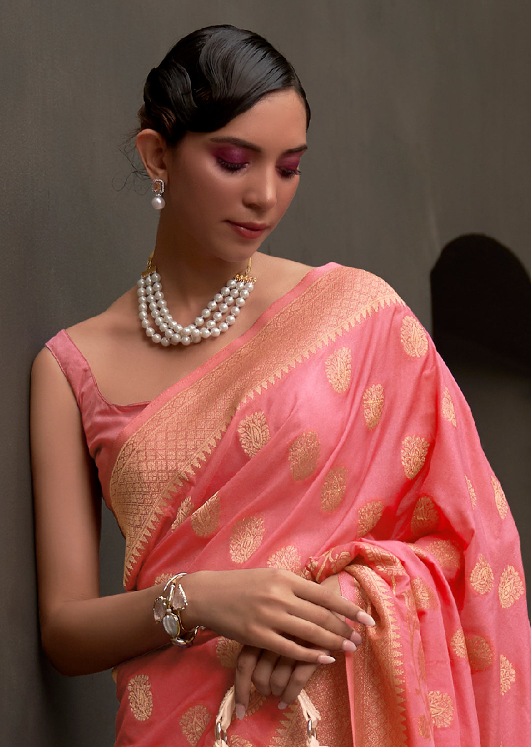 Salmon Pink Woven Two Tone Chinon Chiffon Silk Saree