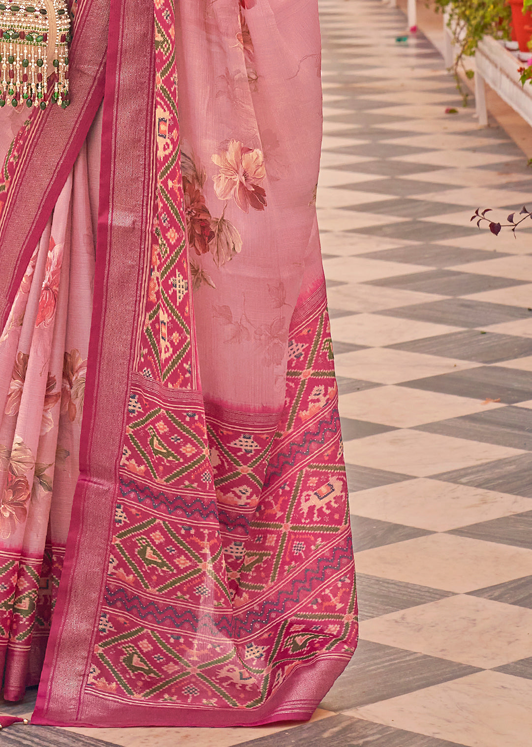 Crepe Pink Woven Chiffon Patola Saree