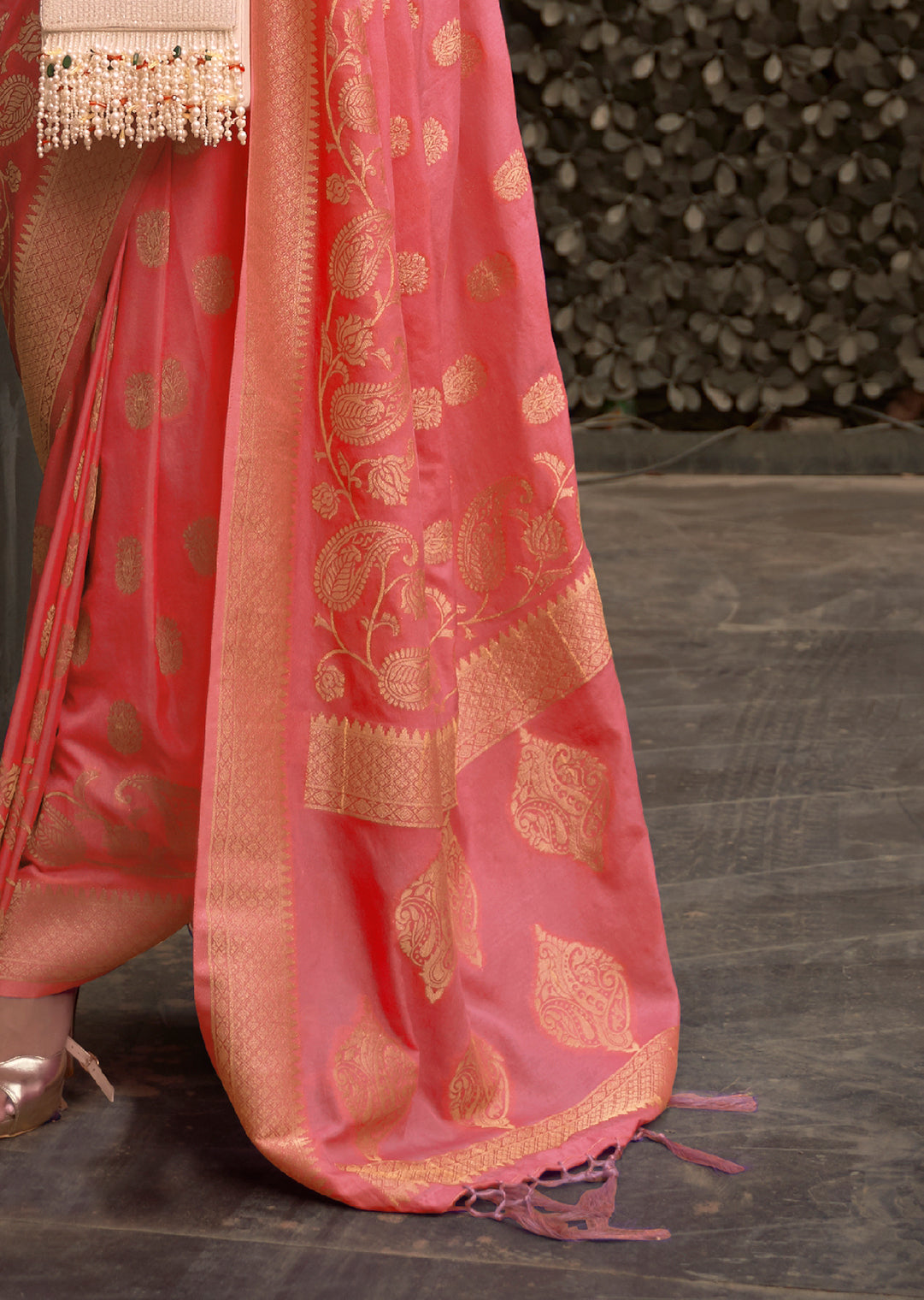 Salmon Pink Woven Two Tone Chinon Chiffon Silk Saree