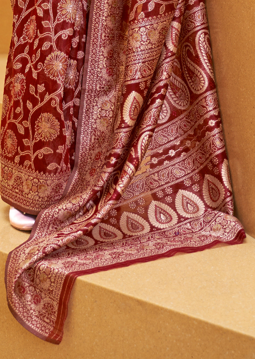 MAROON RED WOVEN CHIKANKARI LUCKNOWI COTTON SAREE