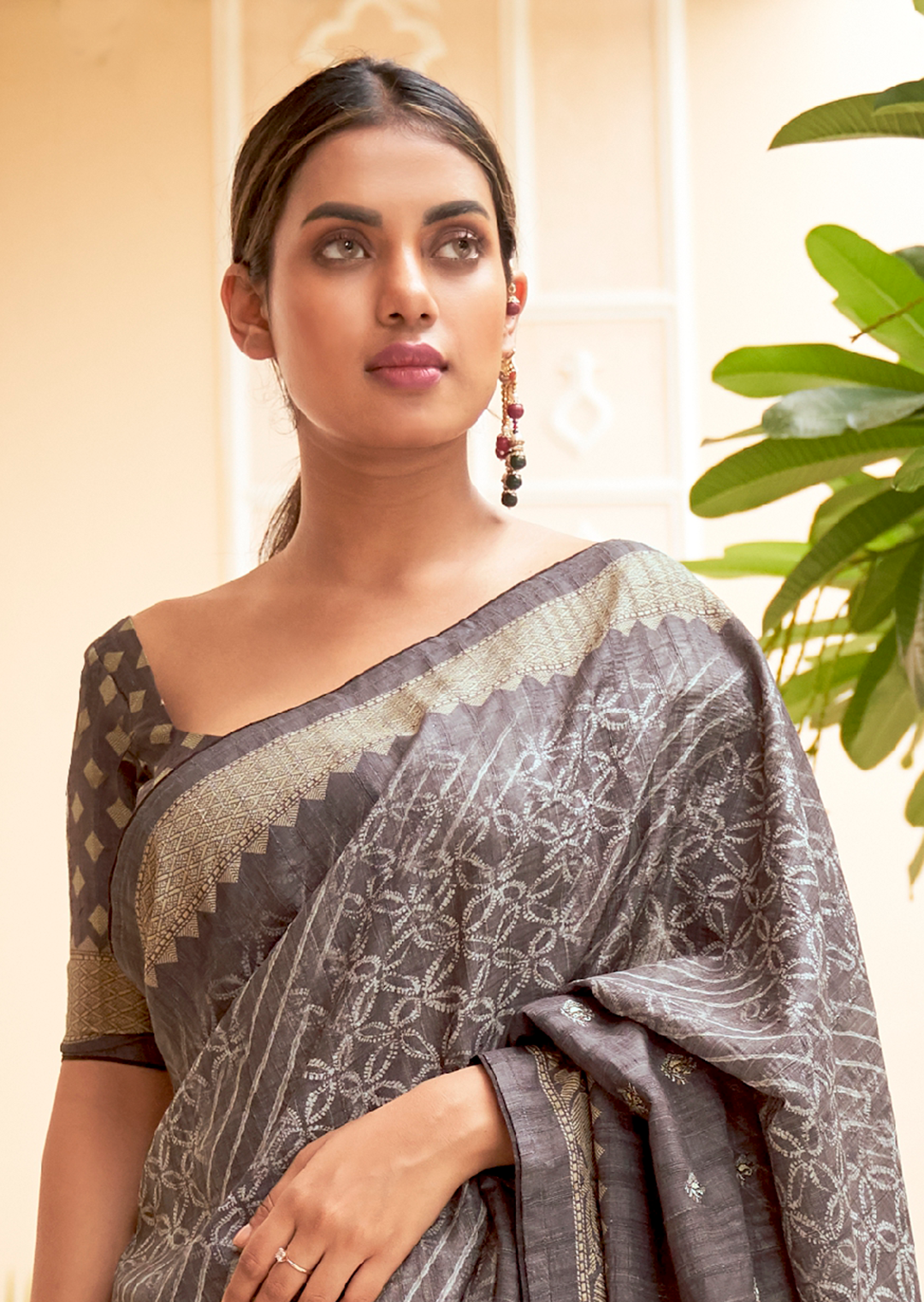 Grey Woven Pure Handloom Khaddi Jute Silk Saree