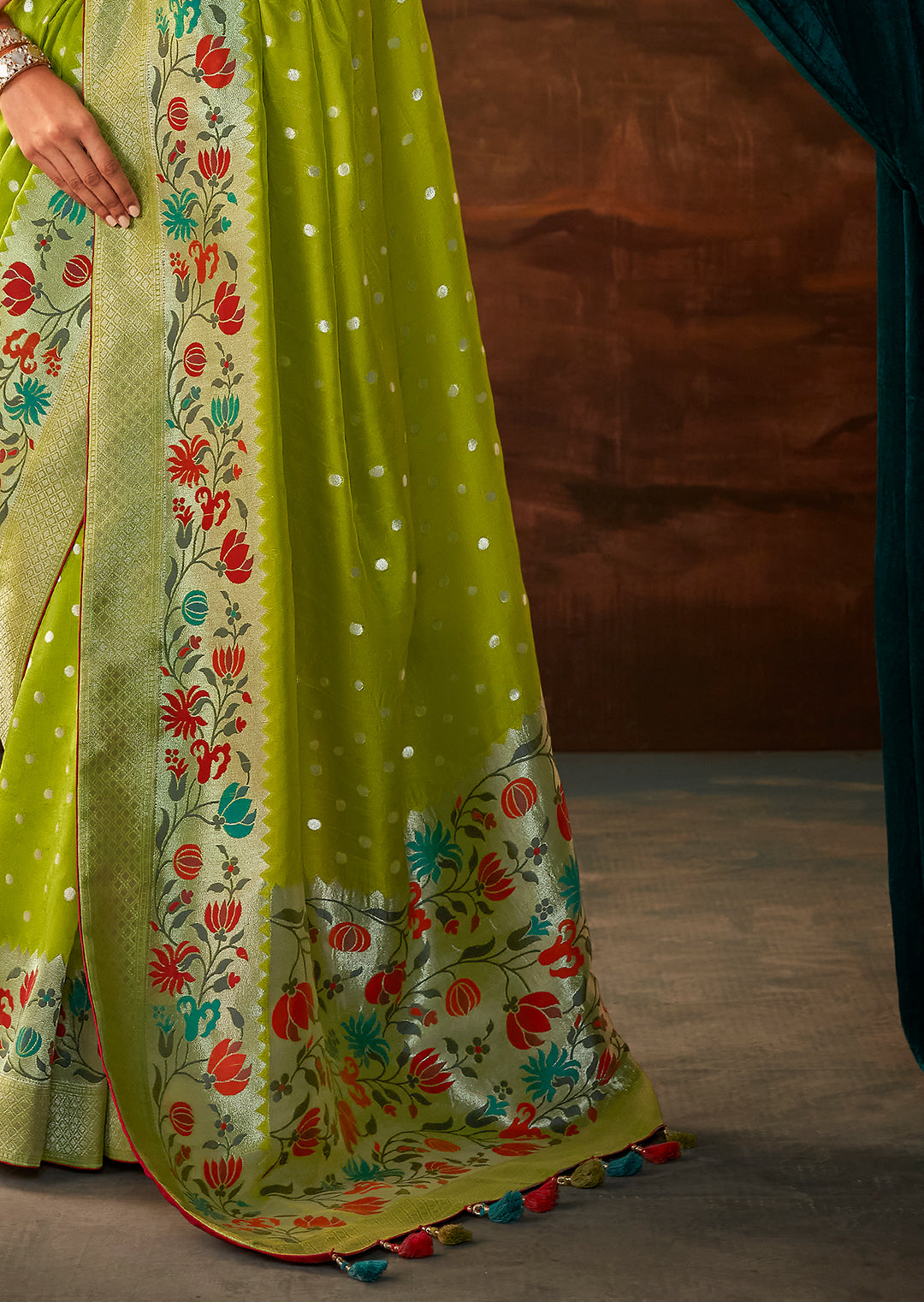 Parrot Green Zari & Resham Woven Designer Banarasi Silk Saree