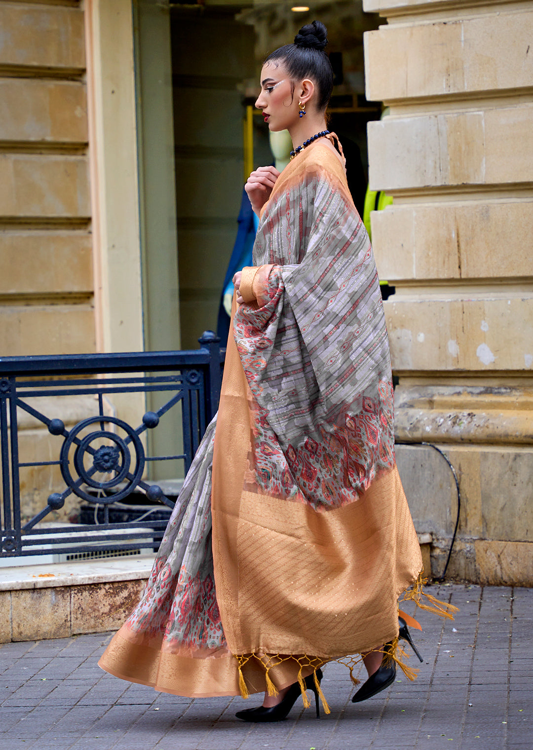 Cloud Grey Woven Printed Brasso Handloom Silk Saree