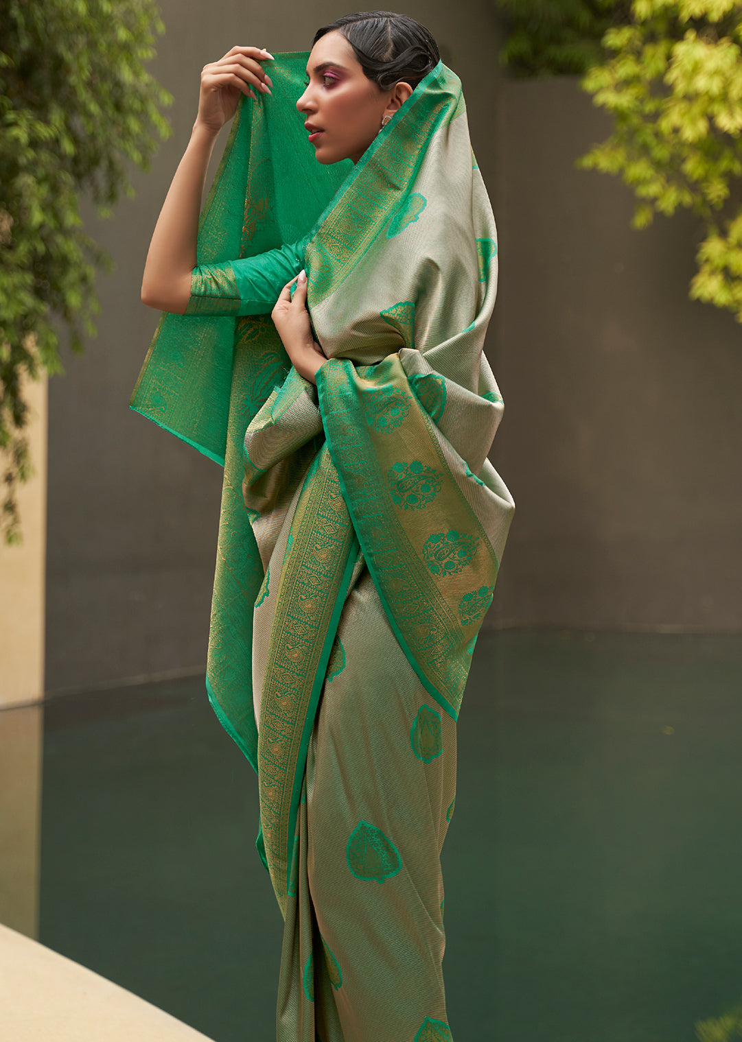 Jade Green Zari Woven Two Tone Handloom Kanjivaram Silk Saree