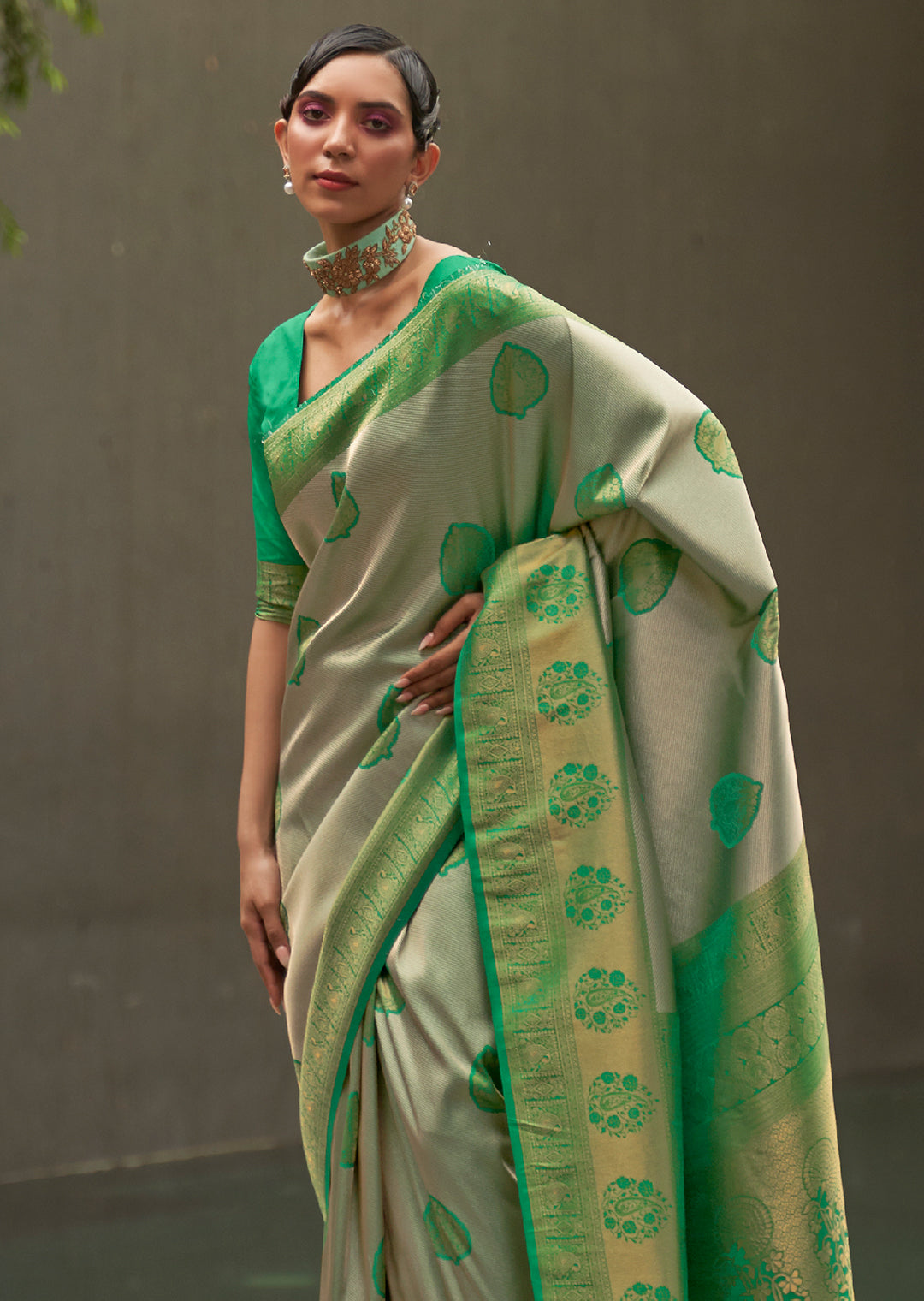 Jade Green Zari Woven Two Tone Handloom Kanjivaram Silk Saree