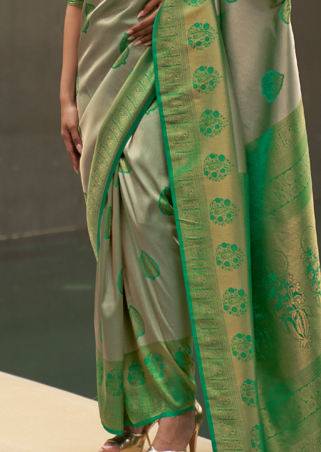 Jade Green Zari Woven Two Tone Handloom Kanjivaram Silk Saree