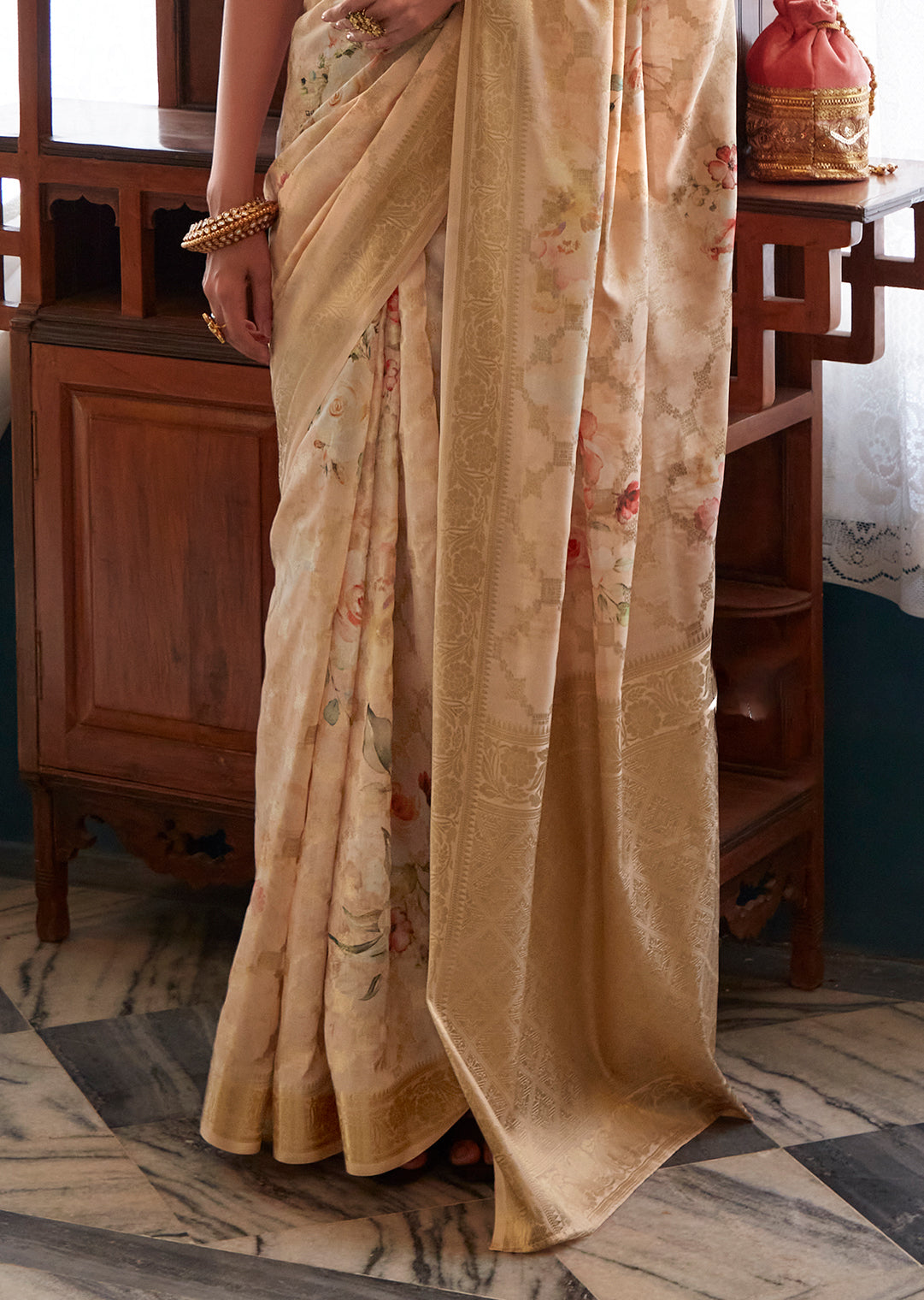 Cream Off White	Zari Woven Printed Handloom Crepe Silk Saree