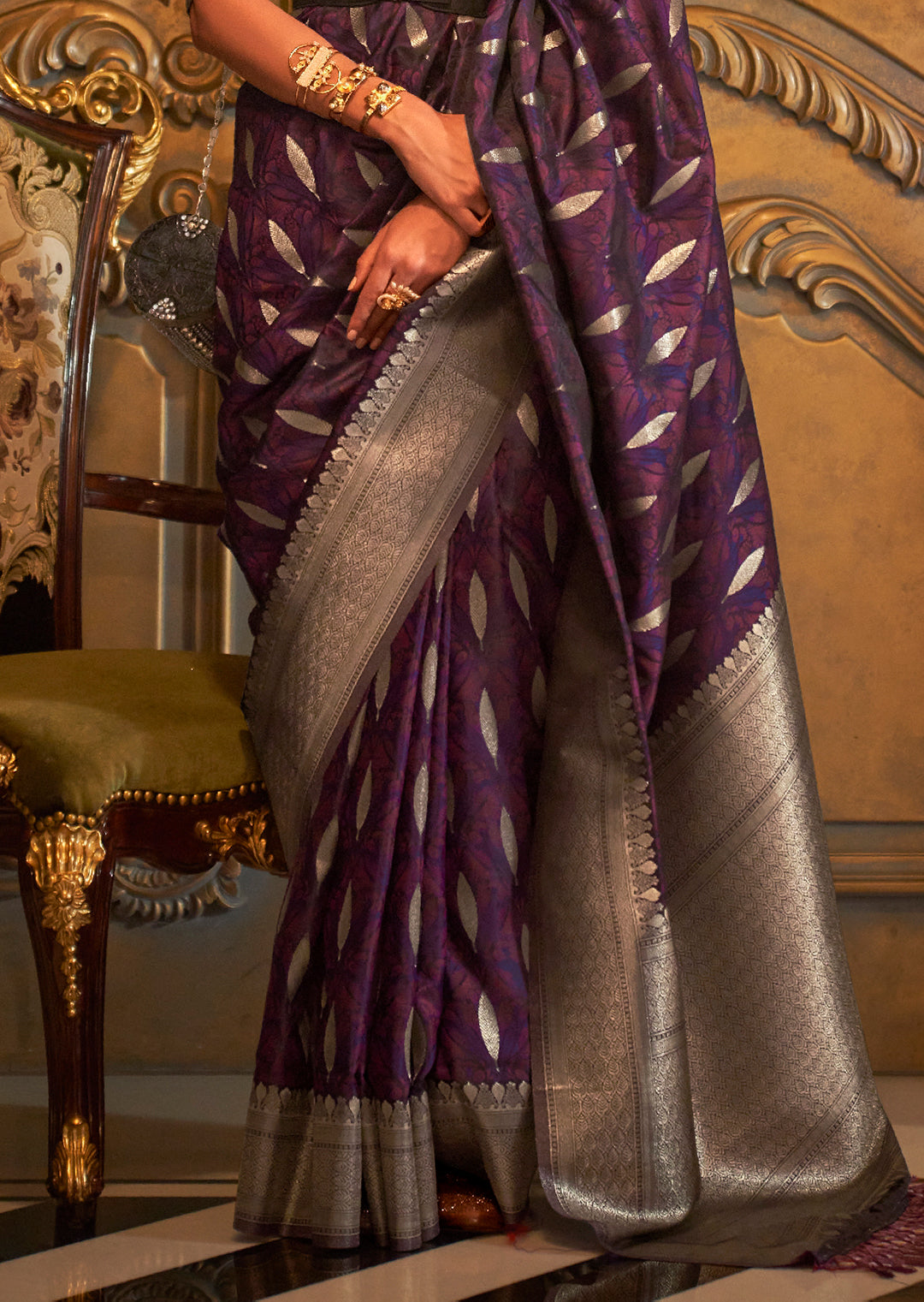 Grape Purple	Zari Woven Handloom Pure Banarasi Satin Silk Saree