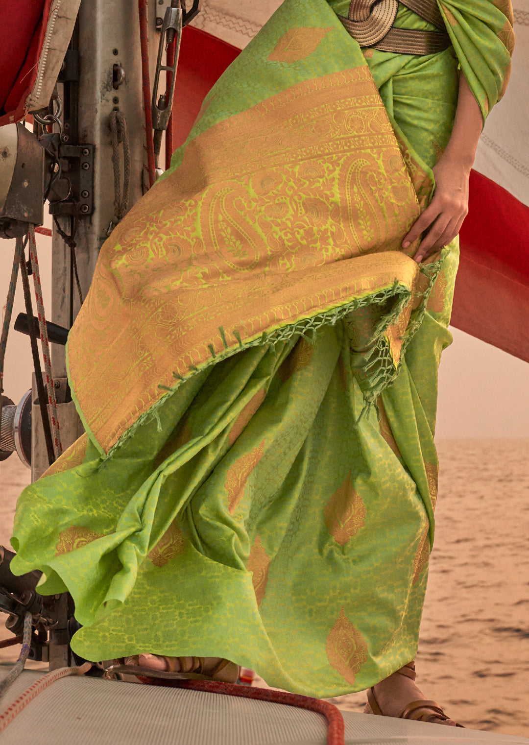 Lemon Green	Woven Pure Handloom Kanjivaram Satin Silk Saree