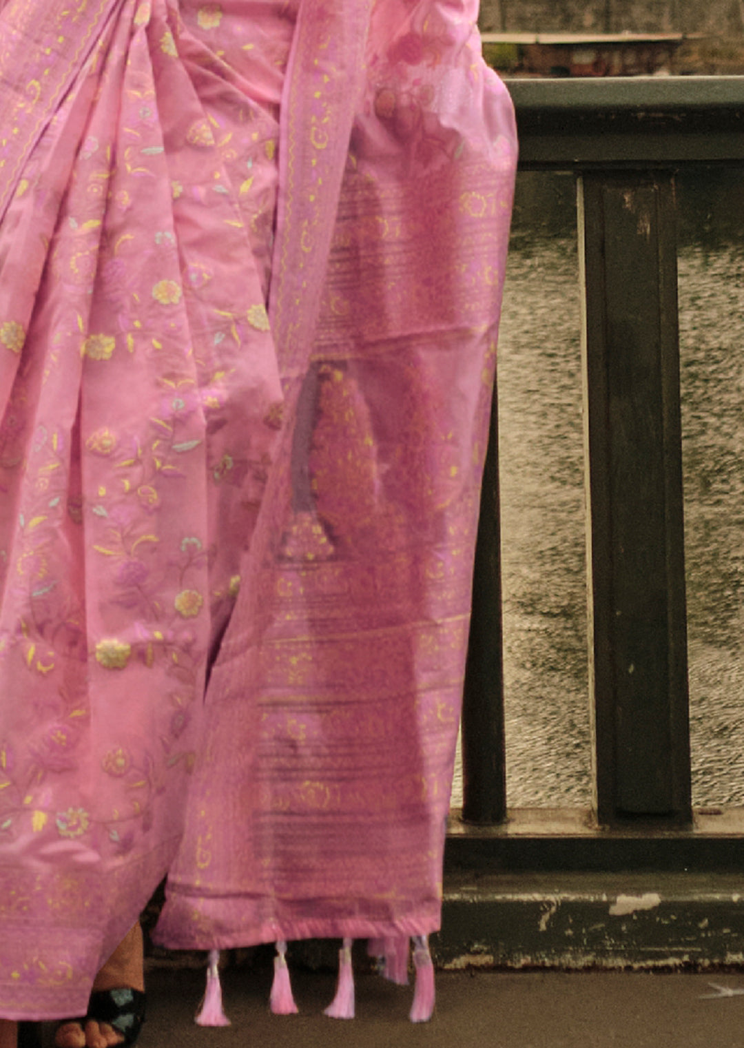 Lavender Pink Woven Pure Handloom Kashmiri Organza Silk Saree