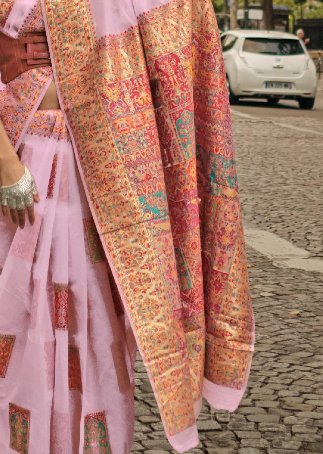 Carnation Pink Woven Pure Handloom Kashmiri Jamewar Silk Saree