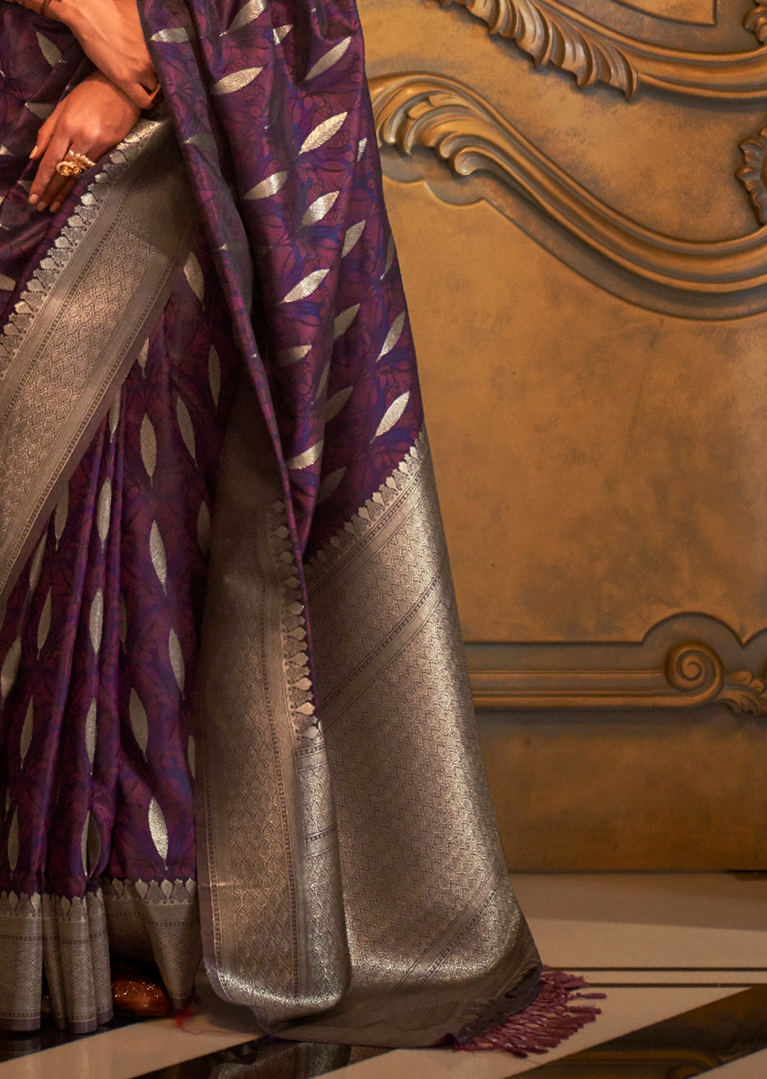 Grape Purple	Zari Woven Handloom Pure Banarasi Satin Silk Saree