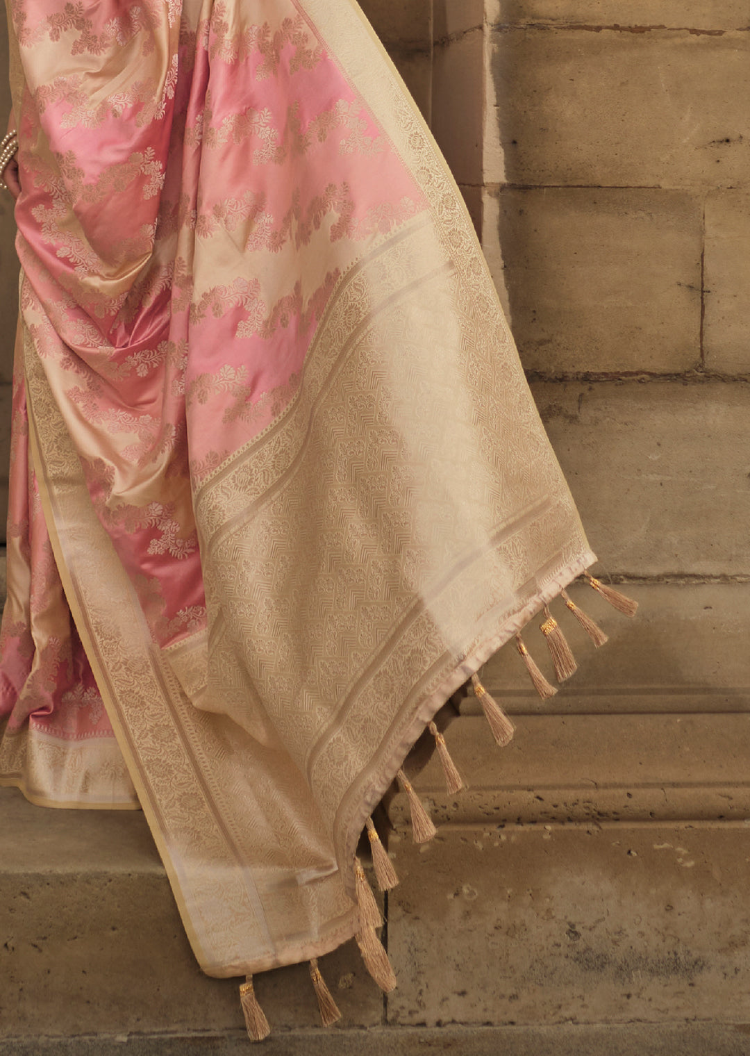 Crepe Pink Woven Pure Handloom Banarasi Satin Silk Saree