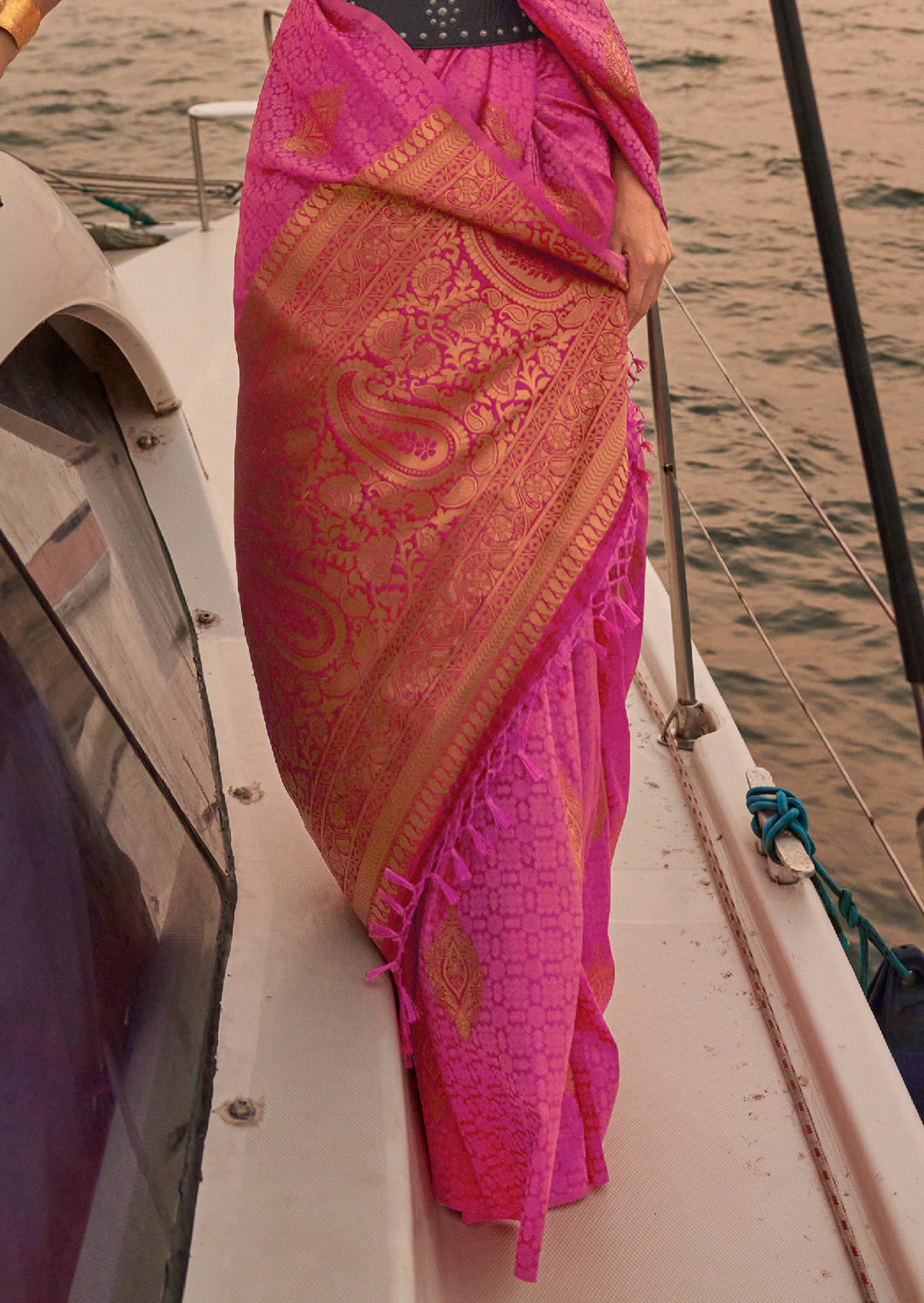 Hot Pink	Woven Pure Handloom Kanjivaram Satin Silk Saree