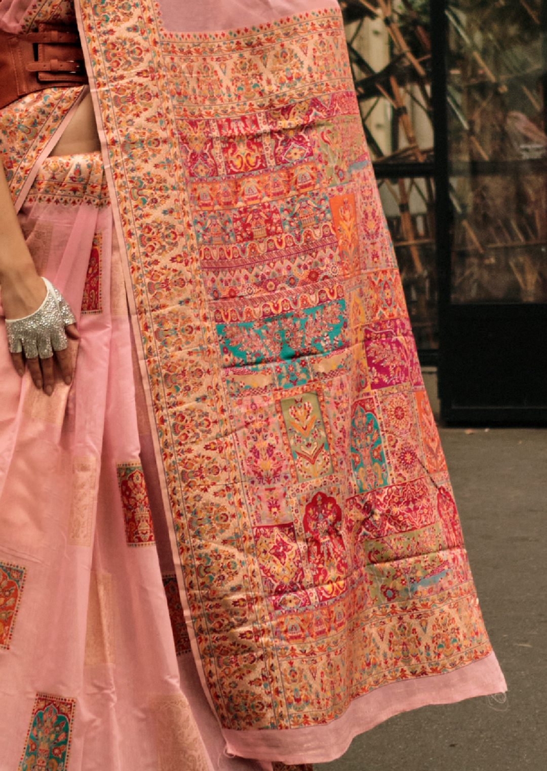 Crepe Pink Woven Pure Handloom Kashmiri Jamewar Silk Saree