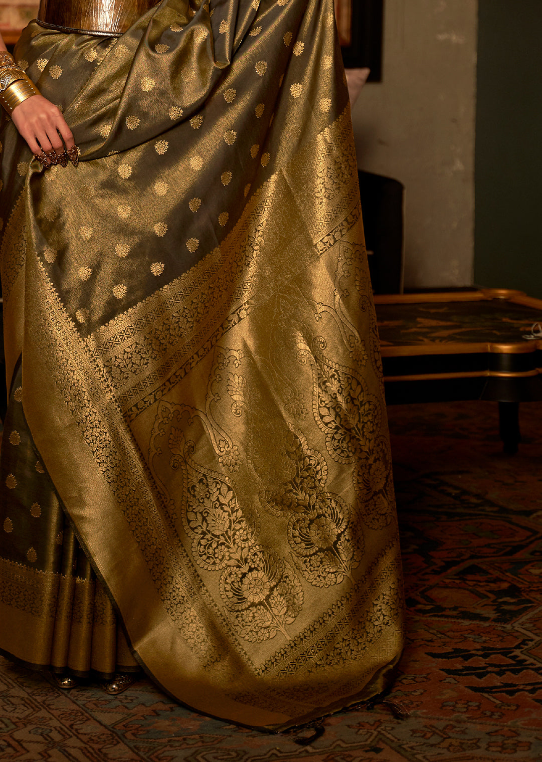 Golden Black	Zari Woven Pure Handloom Kanjivaram Silk Saree