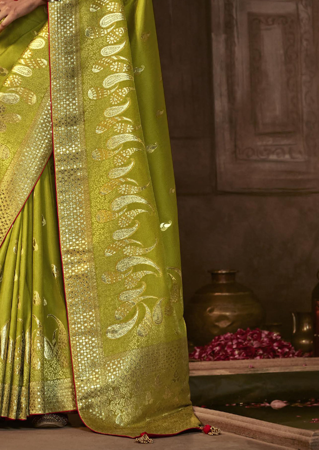 LIME GREEN WOVEN PURE CREPE SILK DESIGNER BANARASI SAREE