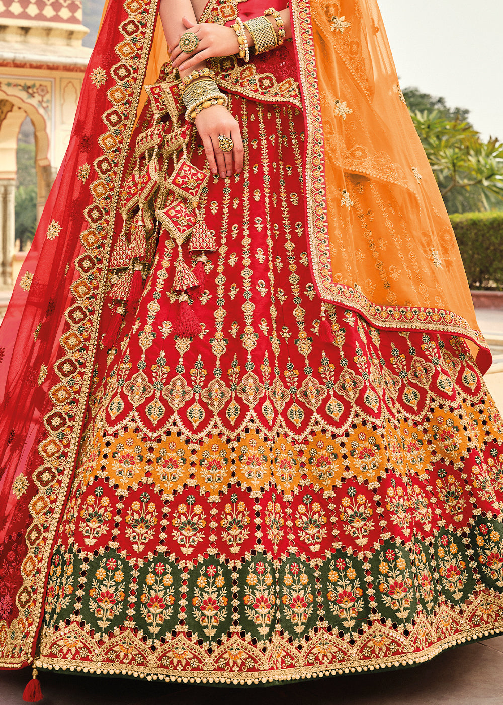 Golden Bridal Lehenga with Red Dupatta Pakistani Wedding Dresses | Golden  bridal lehenga, Beautiful red dresses, Pakistani wedding dresses