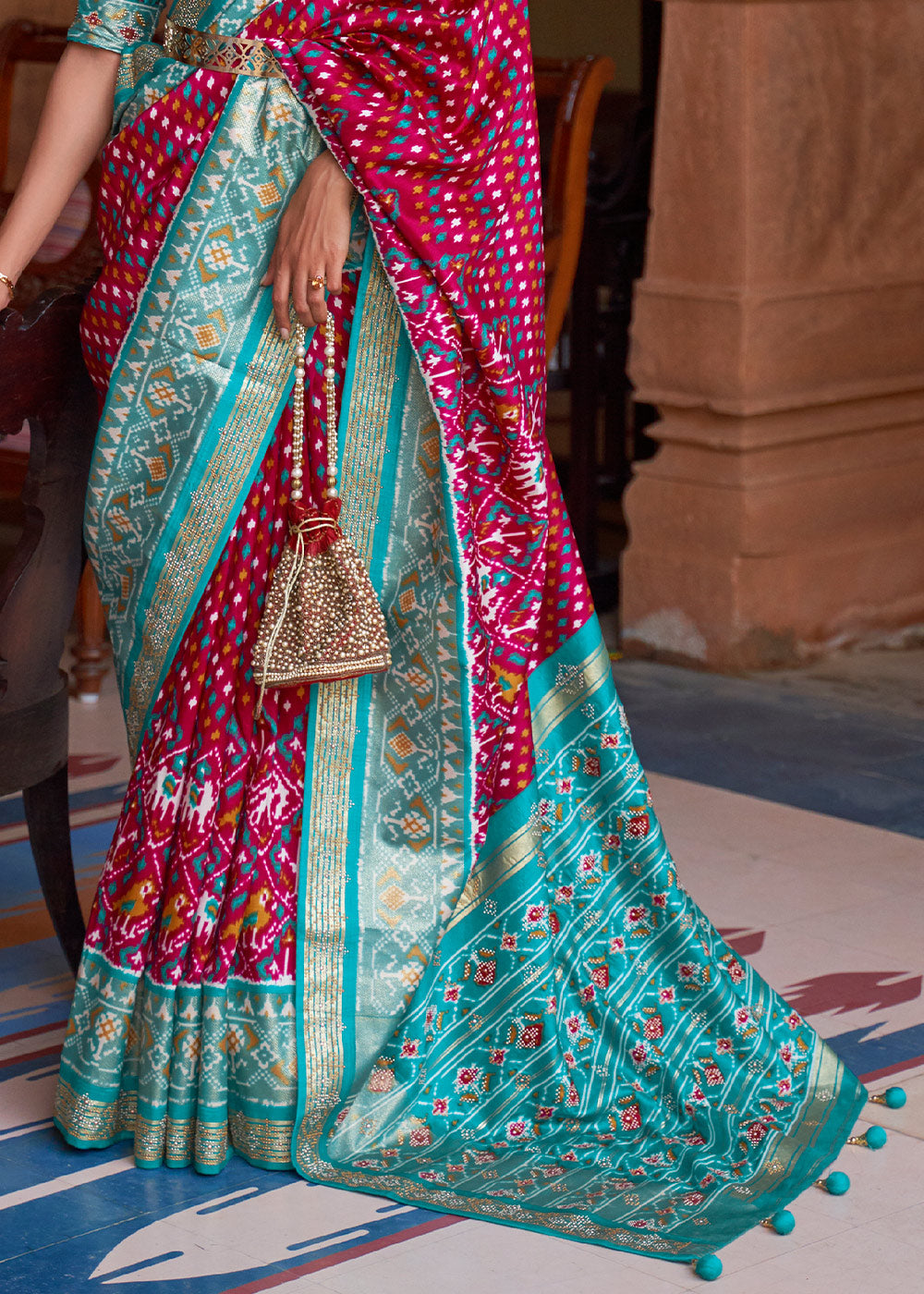 MAGENTA PINK WOVEN PATOLA SILK SAREE