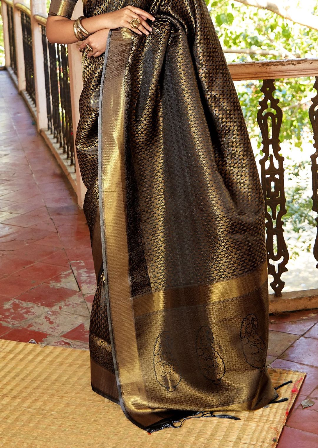 Black Gold Hand Woven Kanjivaram Silk Saree