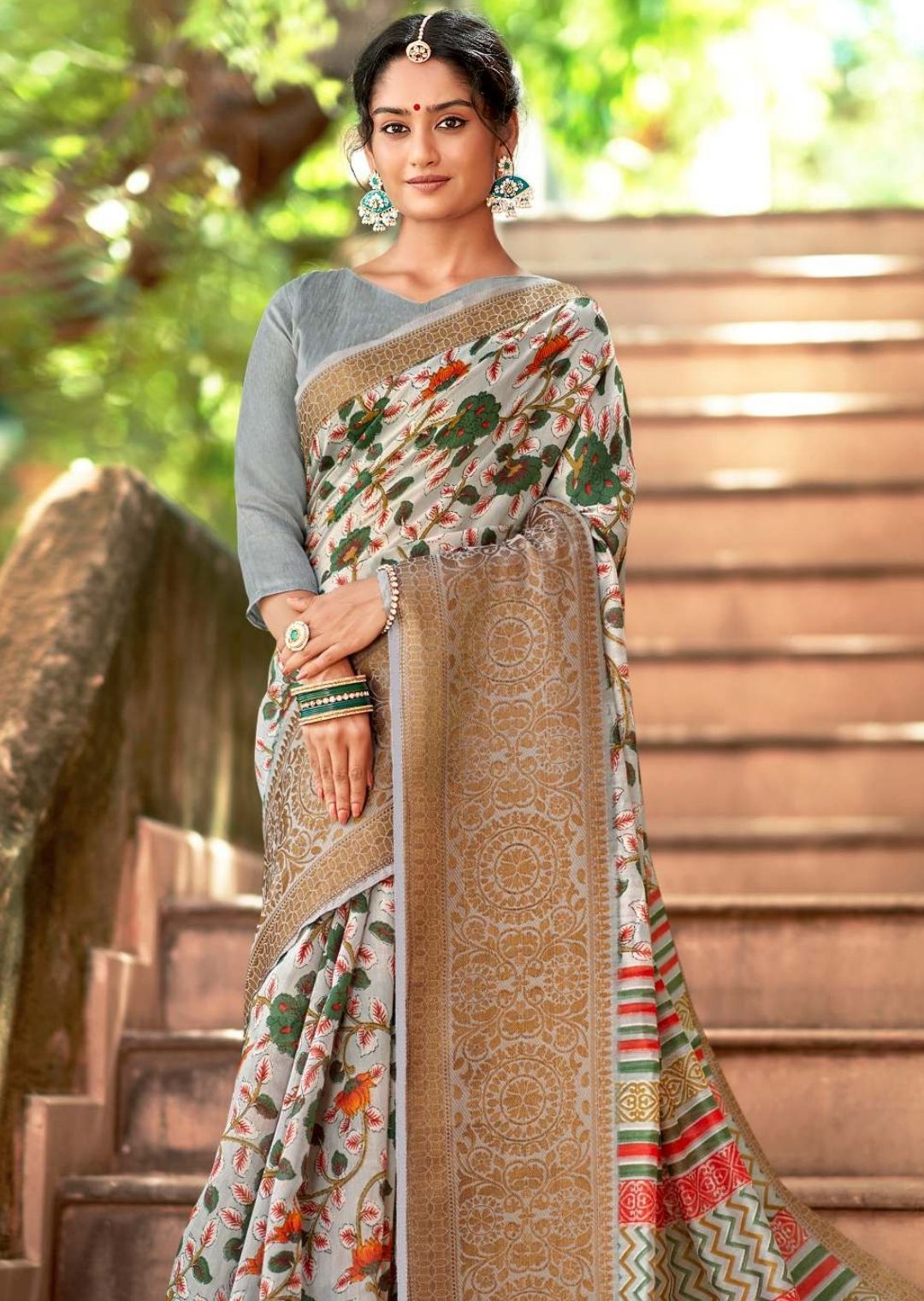 Women Plain Weave Chiffon Floral and Texture Printed Saree with Blouse  Piece – Mirchi Fashion