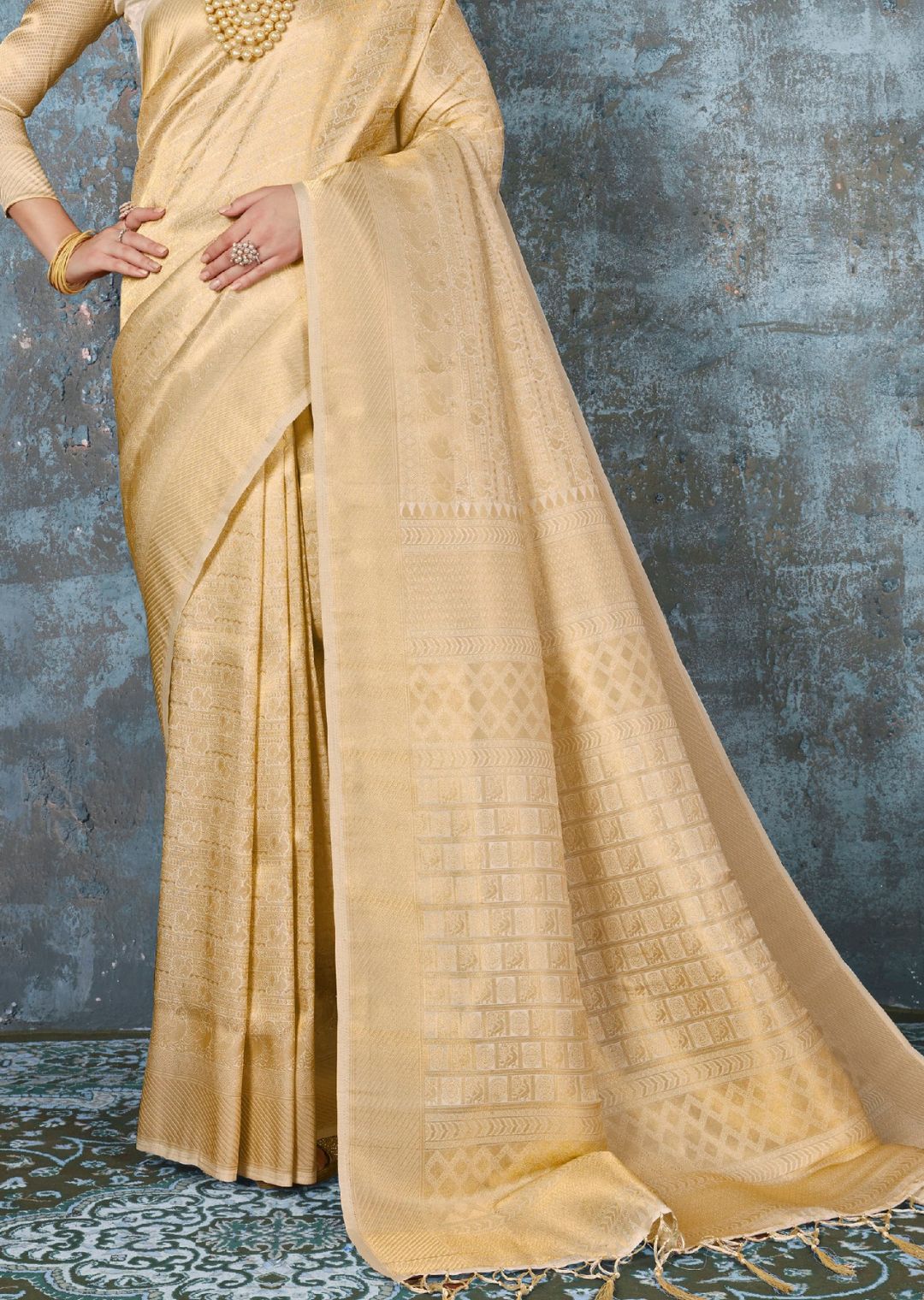 Pearl White Gold Hand Woven Kanjivaram Silk Saree