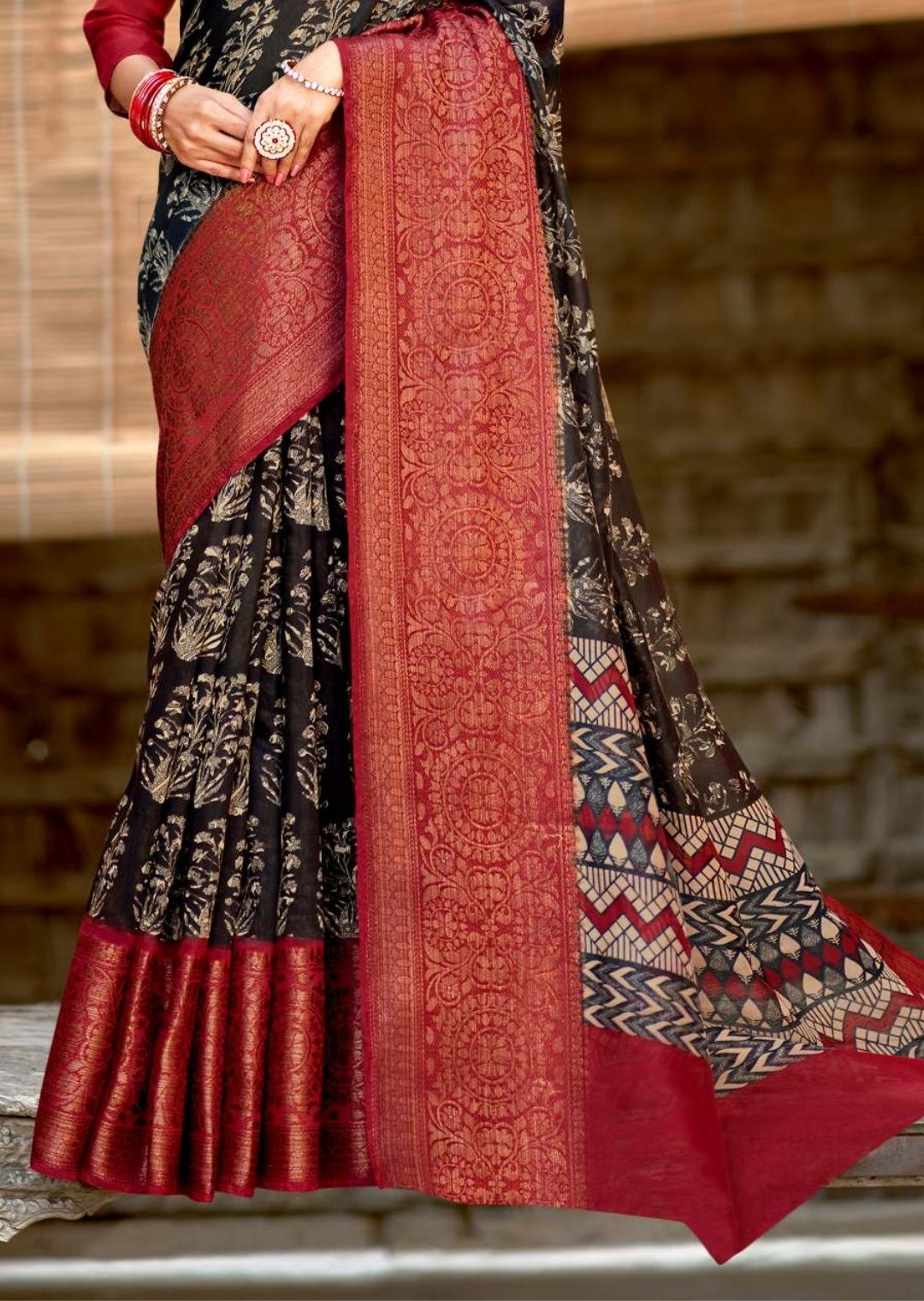 Black & Red Woven Pure Handloom Cotton Saree