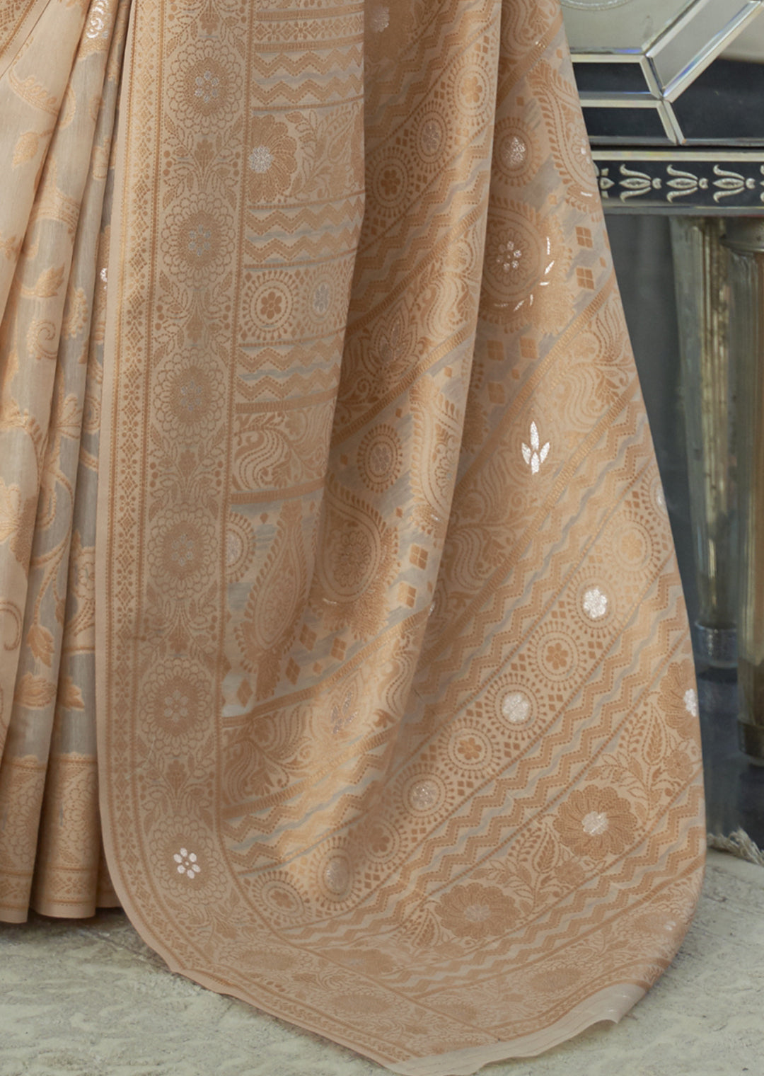 BEIGE OFF WHITE WOVEN PURE CHIKANKARI LUCKNOWI COTTON SAREE