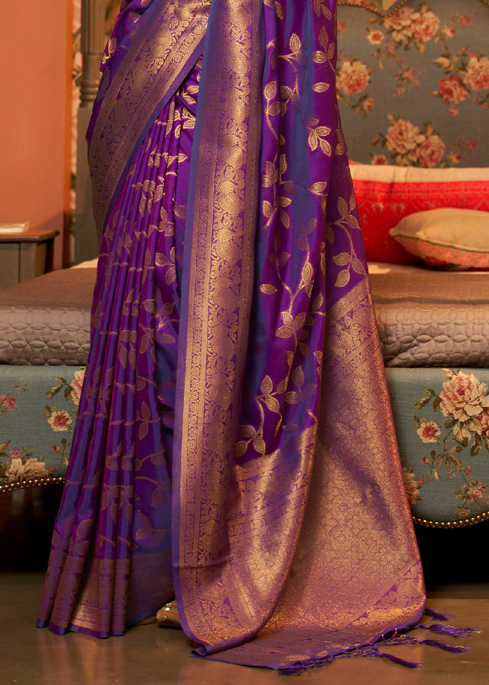 TRUE PURPLE	ZARI WOVEN TWO TONE BANARASI CHINON SILK SAREE