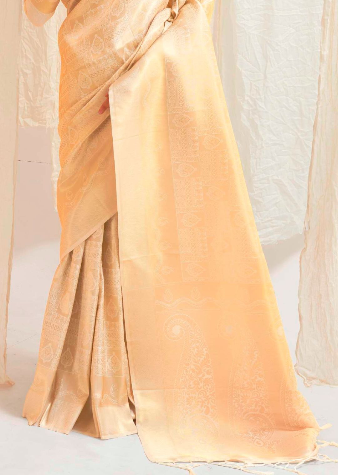 Pearl White Gold Hand Woven Kanjivaram Silk Saree