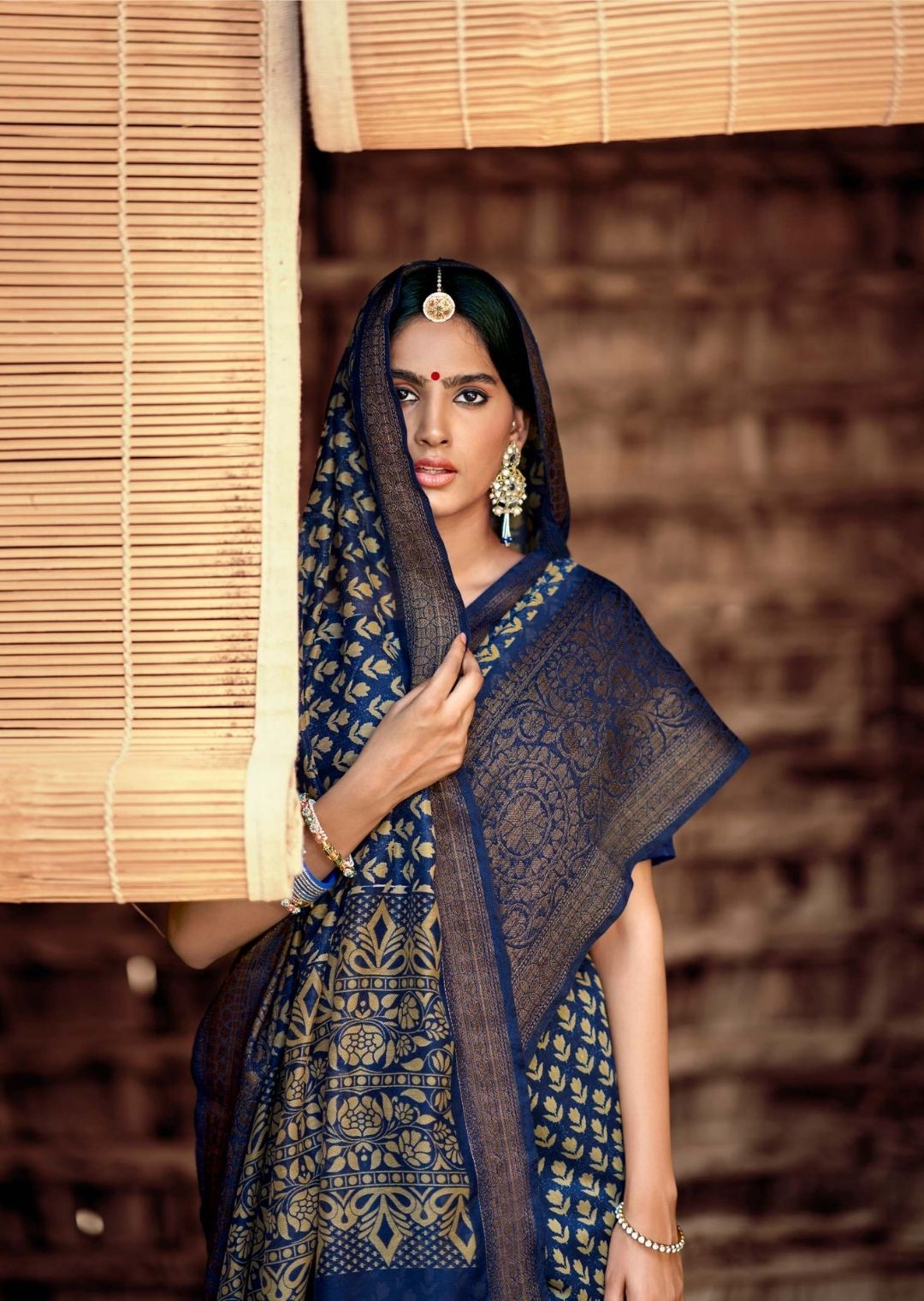 Navy Blue Woven Pure Handloom Cotton Saree