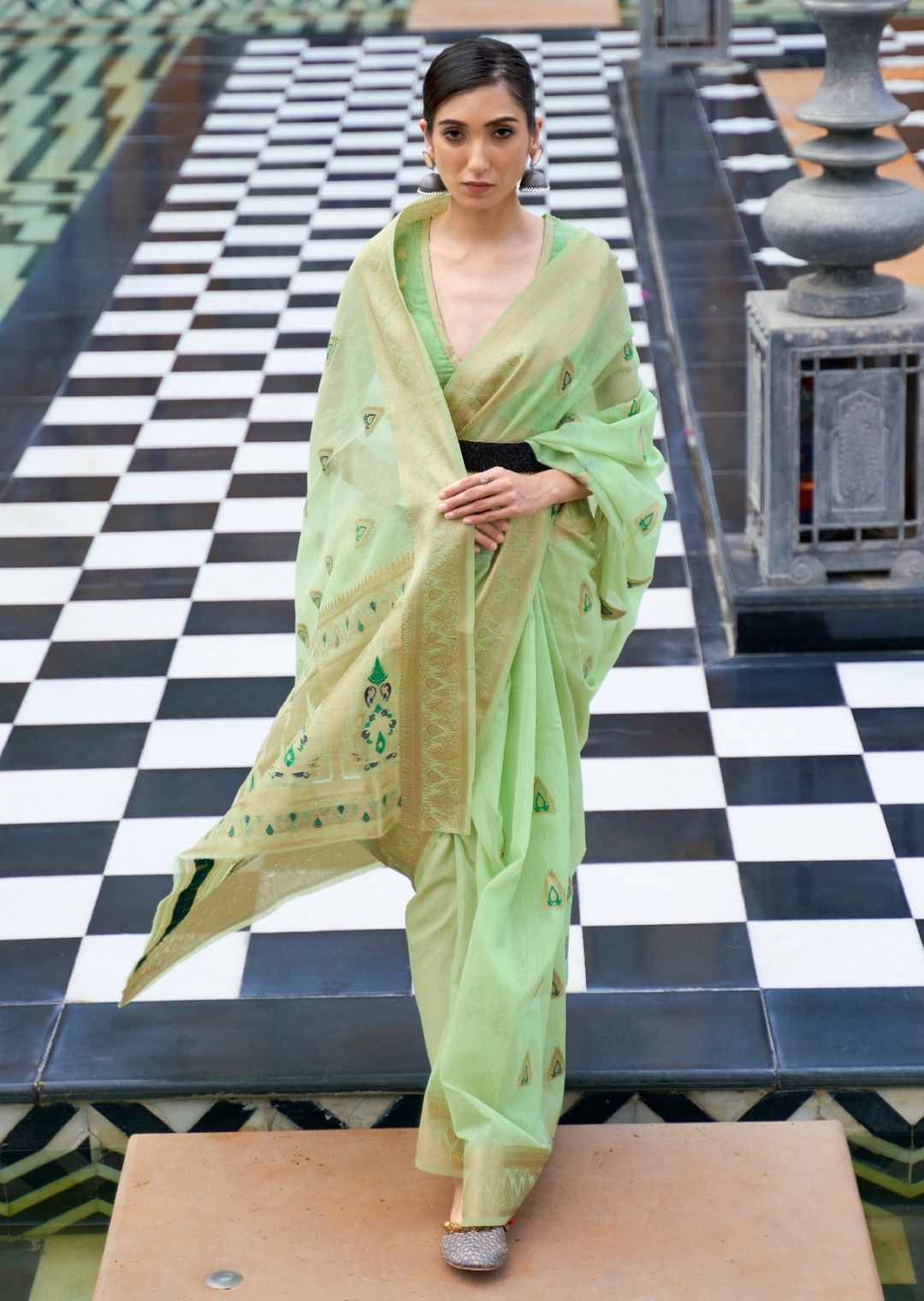 Tea Green Zari Woven Pure Handloom Linen Saree