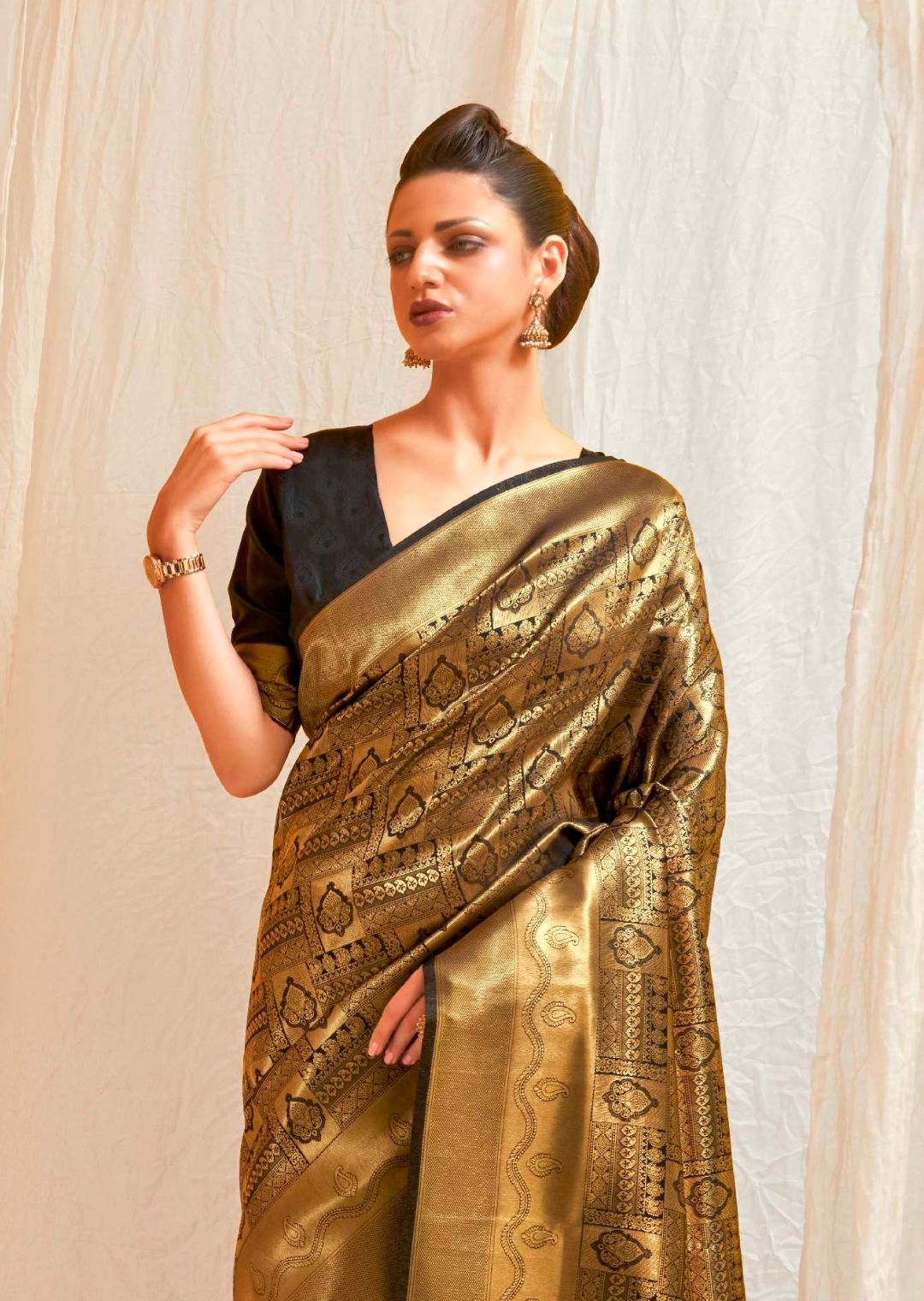 Black Gold Hand Woven Kanjivaram Silk Saree