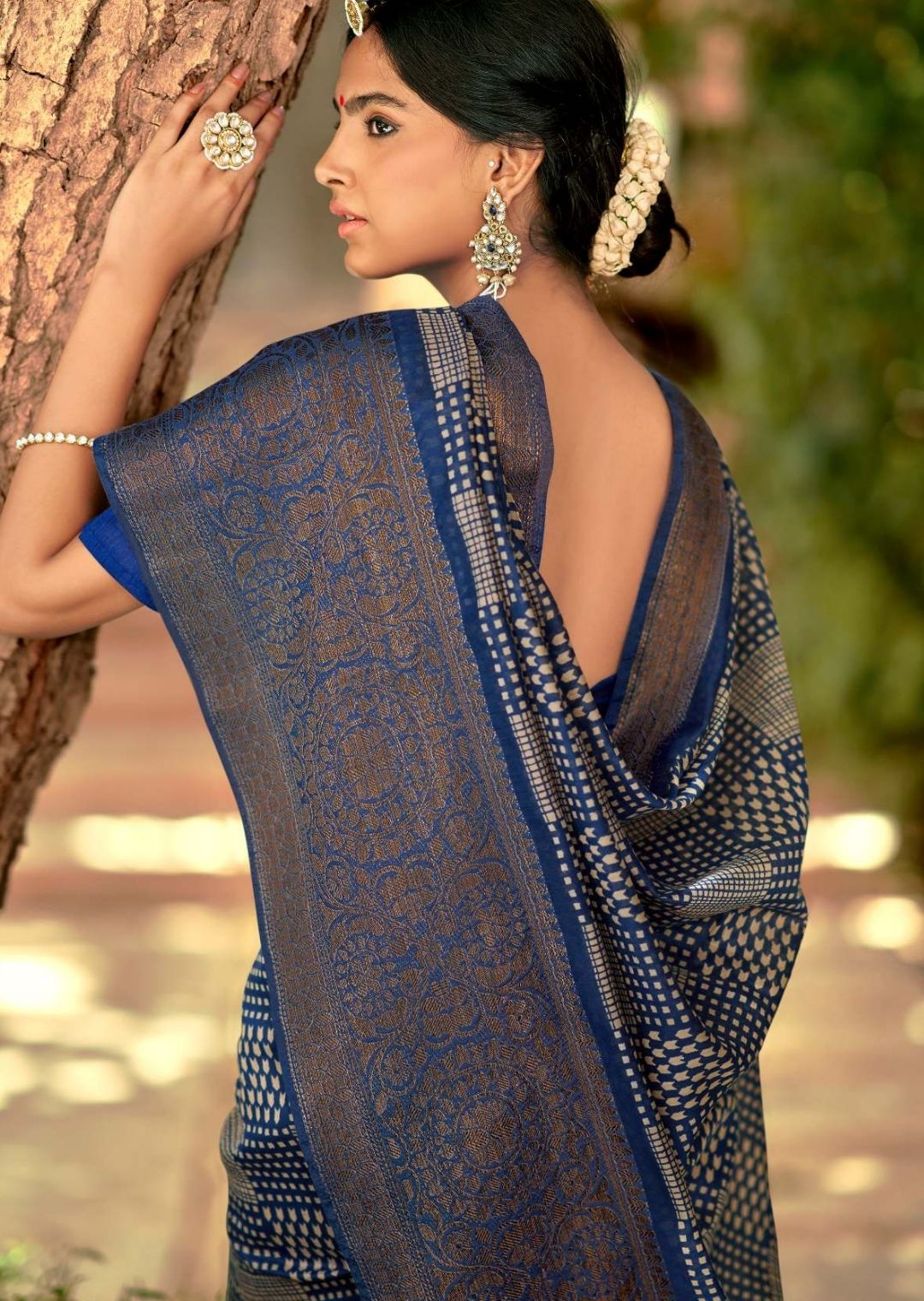 Navy Blue Woven Pure Handloom Cotton Saree