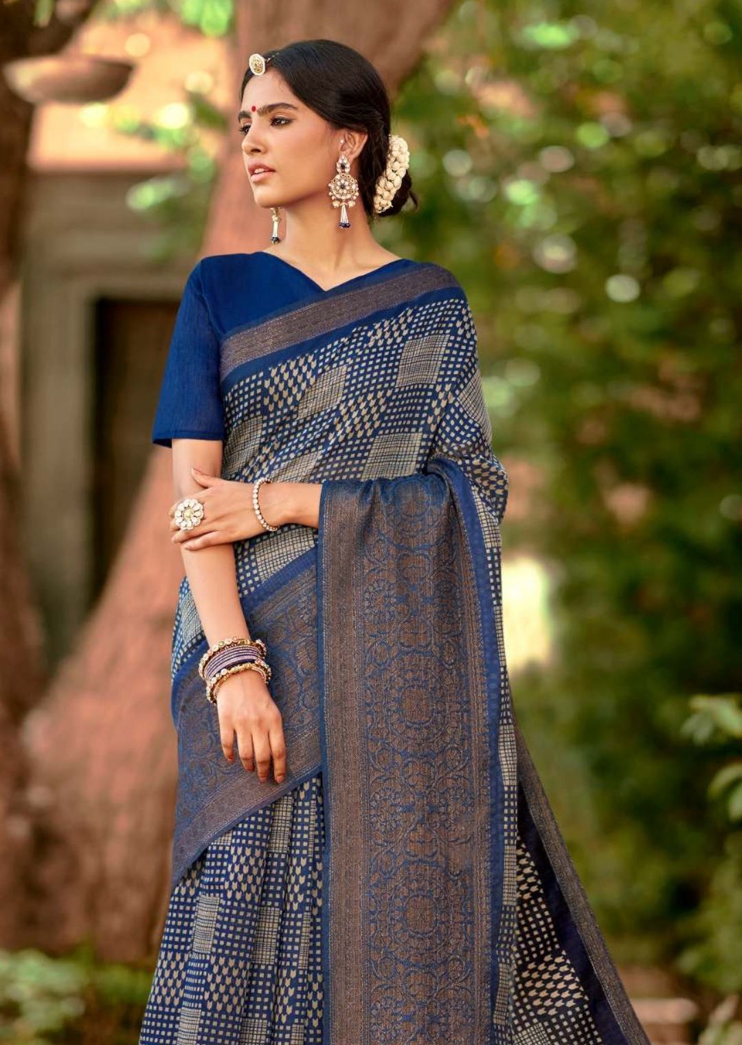 Navy Blue Woven Pure Handloom Cotton Saree