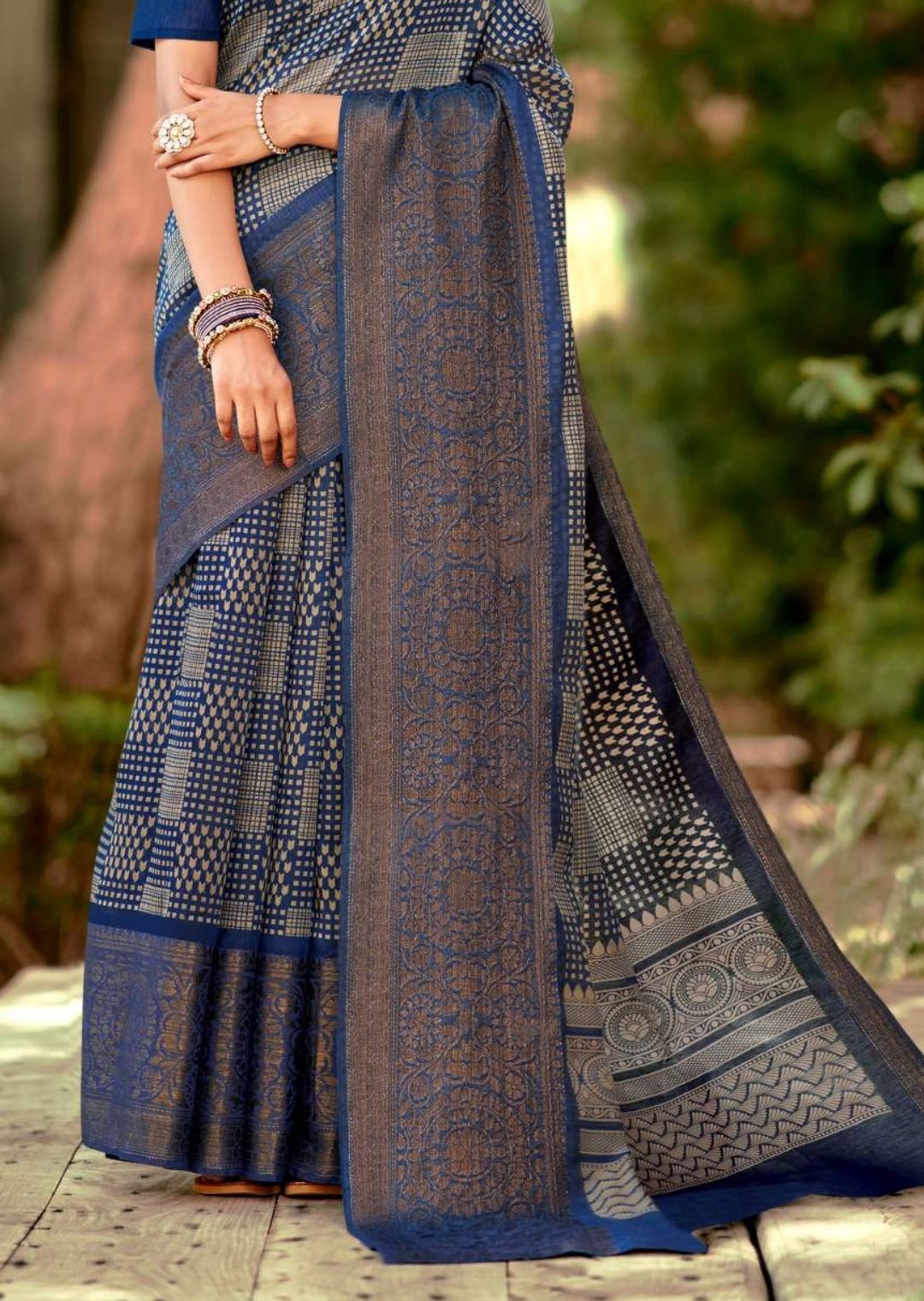 Navy Blue Woven Pure Handloom Cotton Saree