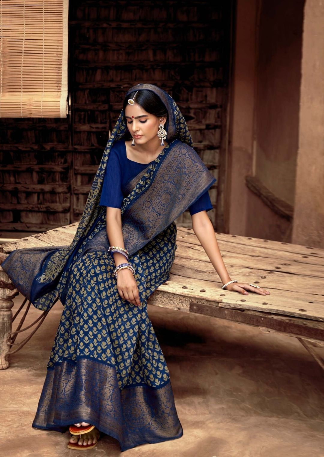 Navy Blue Woven Pure Handloom Cotton Saree