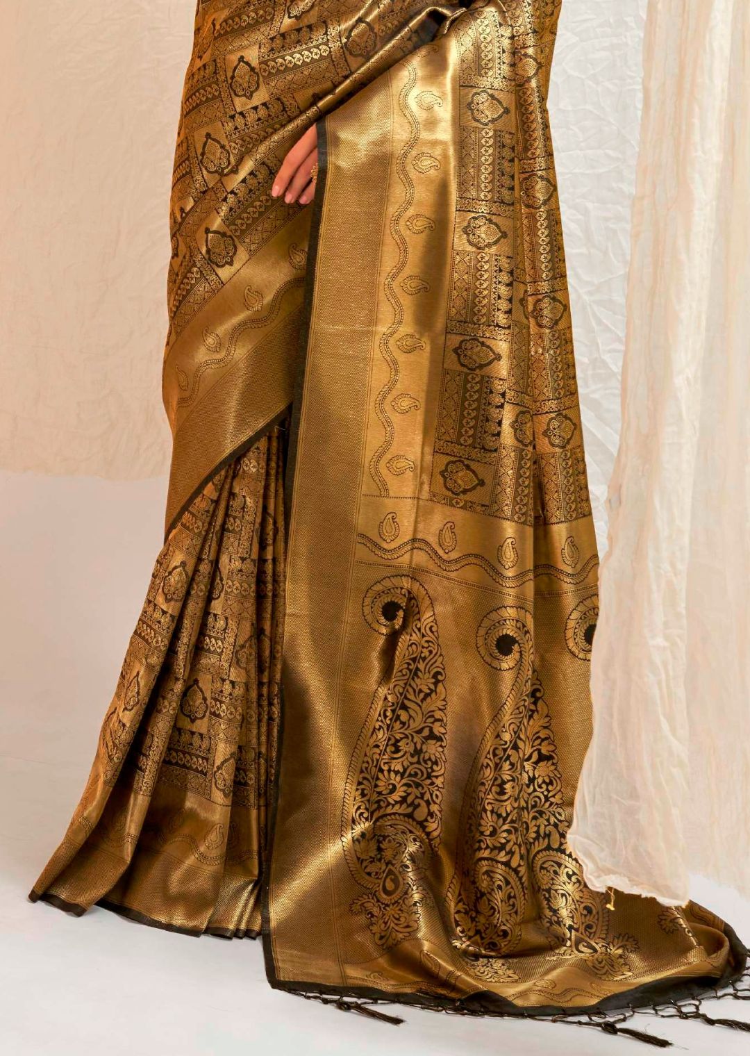 Black Gold Hand Woven Kanjivaram Silk Saree