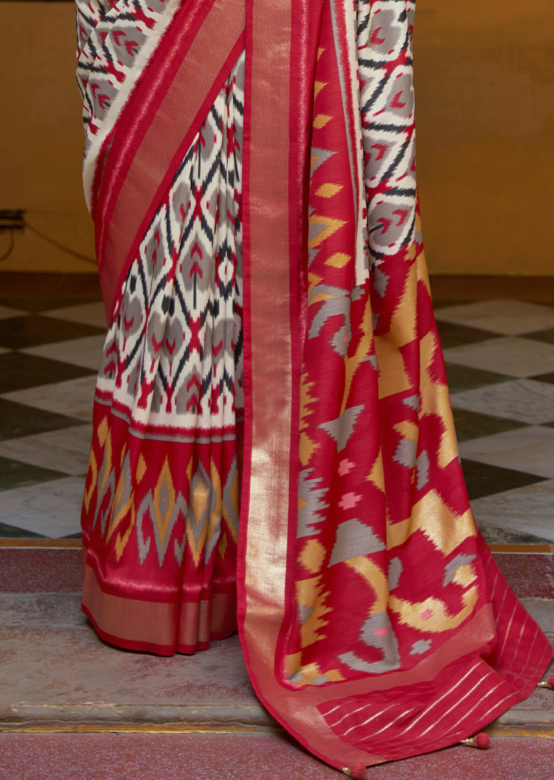 WHITE AND RED WOVEN PATOLA SILK SAREE