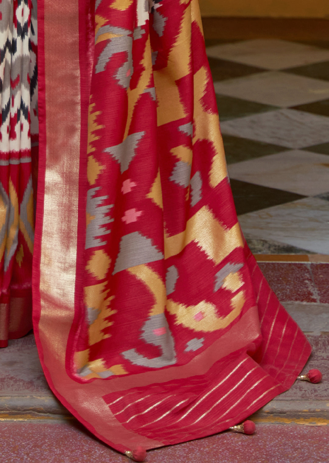 WHITE AND RED WOVEN PATOLA SILK SAREE