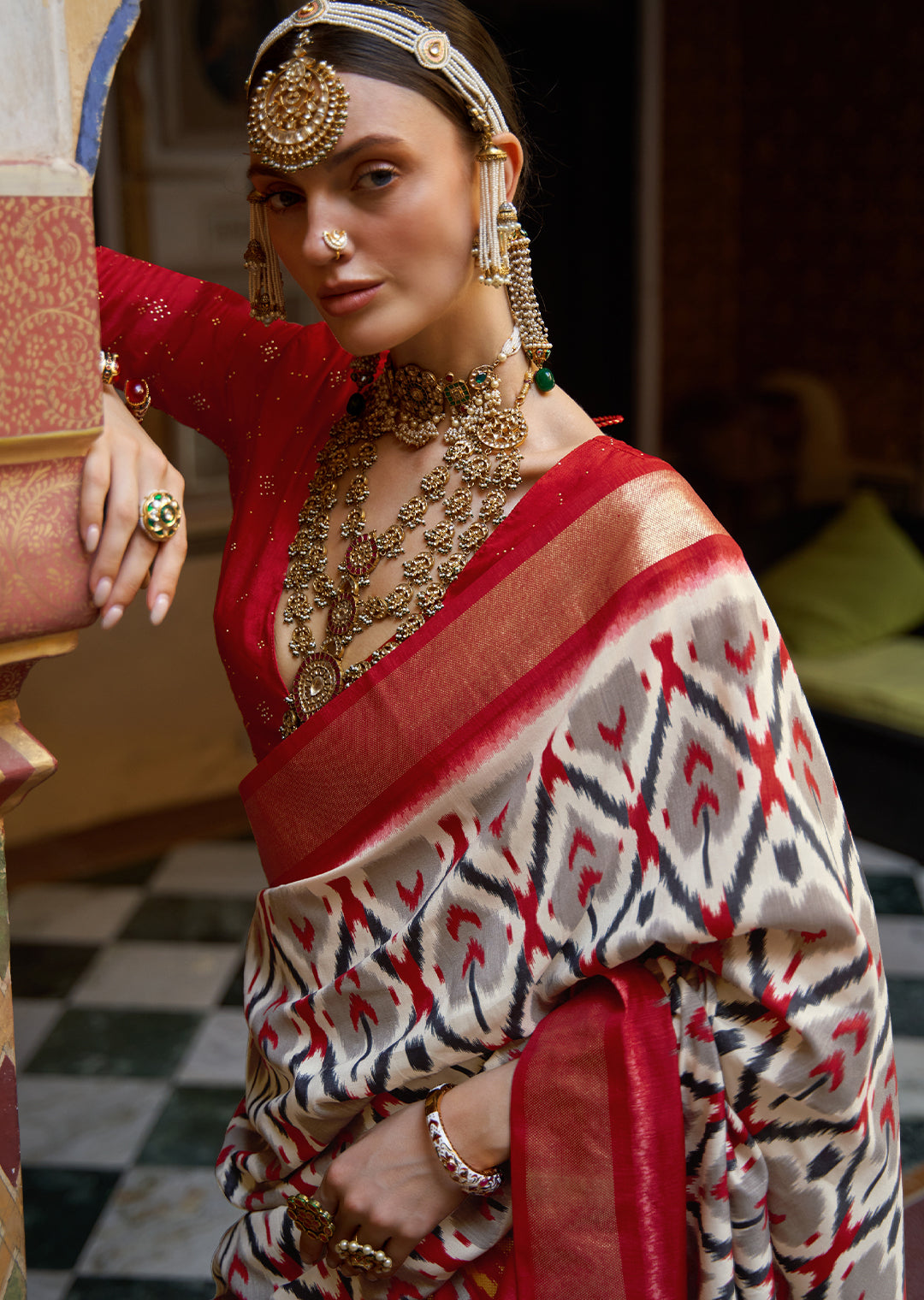 WHITE AND RED WOVEN PATOLA SILK SAREE