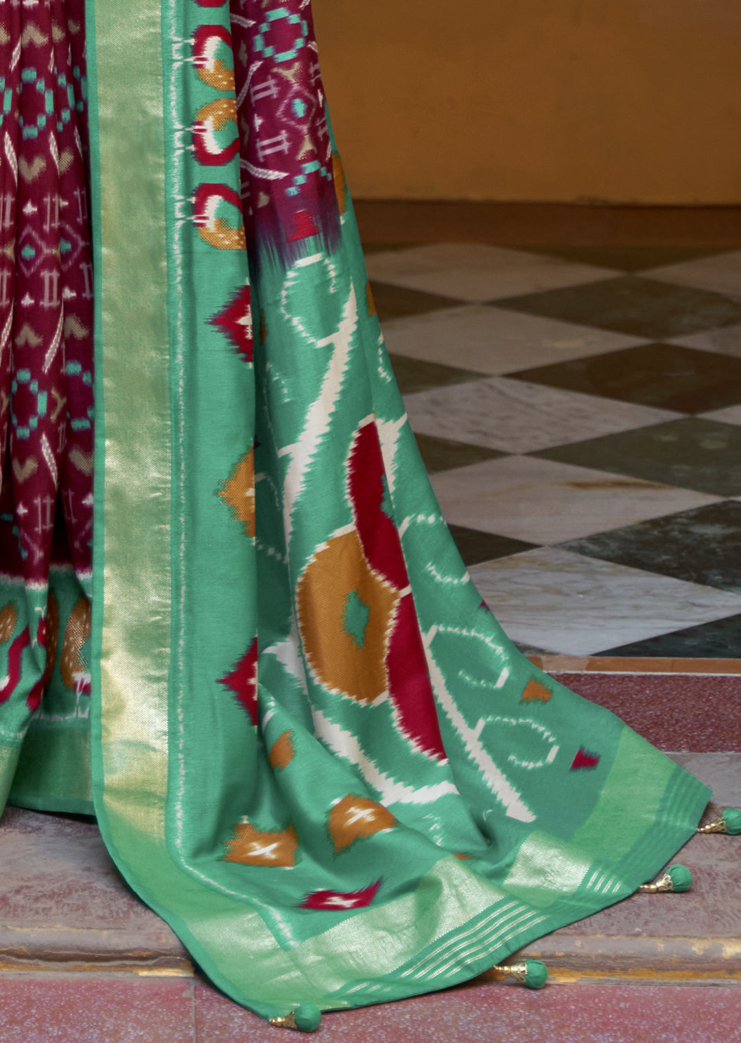 BURGUNDY RED WOVEN PATOLA SILK SAREE