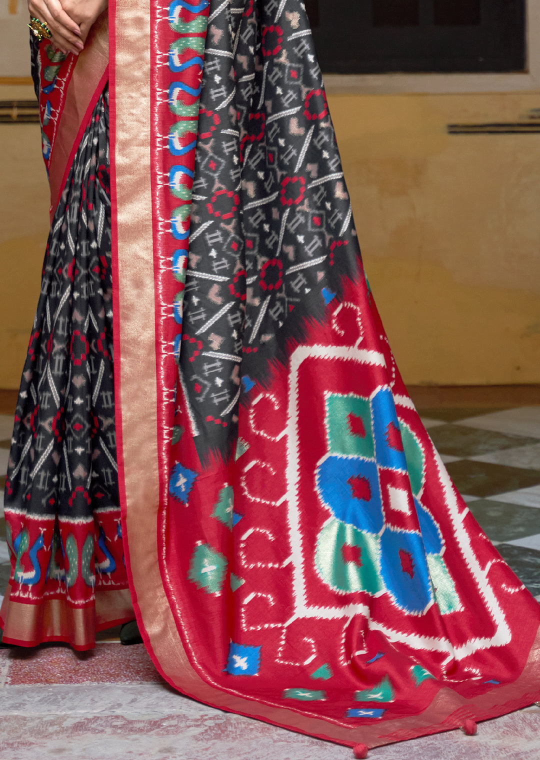 BLACK AND RED WOVEN PATOLA SILK SAREE