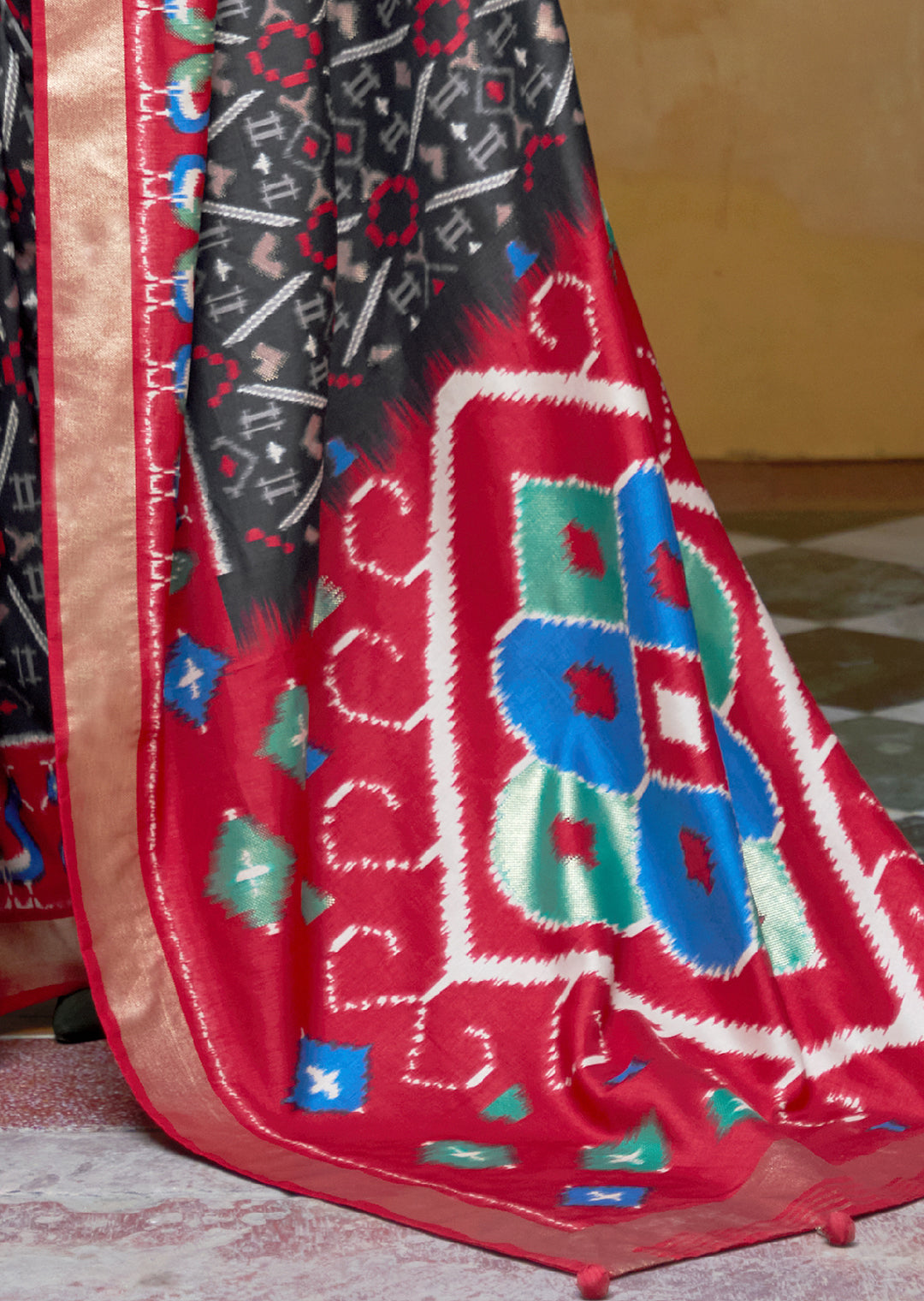 BLACK AND RED WOVEN PATOLA SILK SAREE