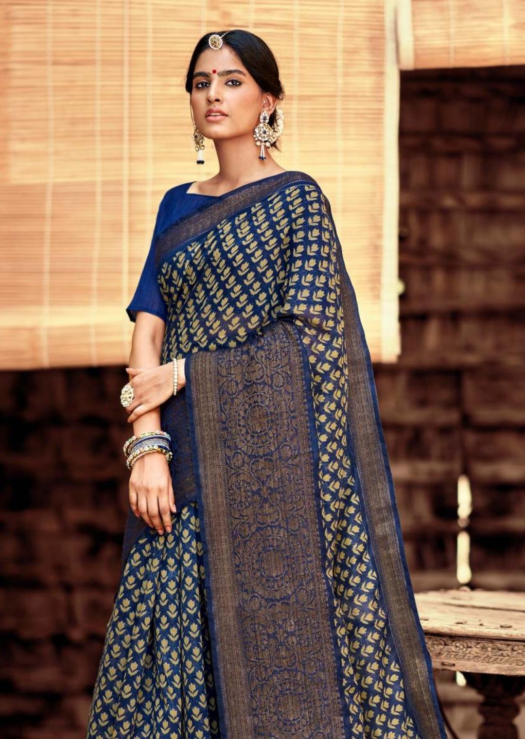 Navy Blue Woven Pure Handloom Cotton Saree