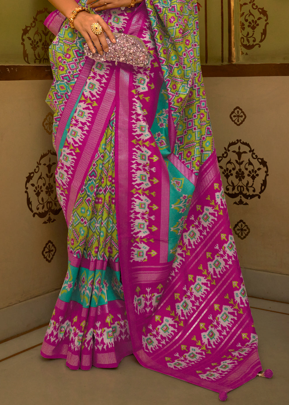 TEA GREEN WOVEN MANGALKARI PATOLA SILK SAREE